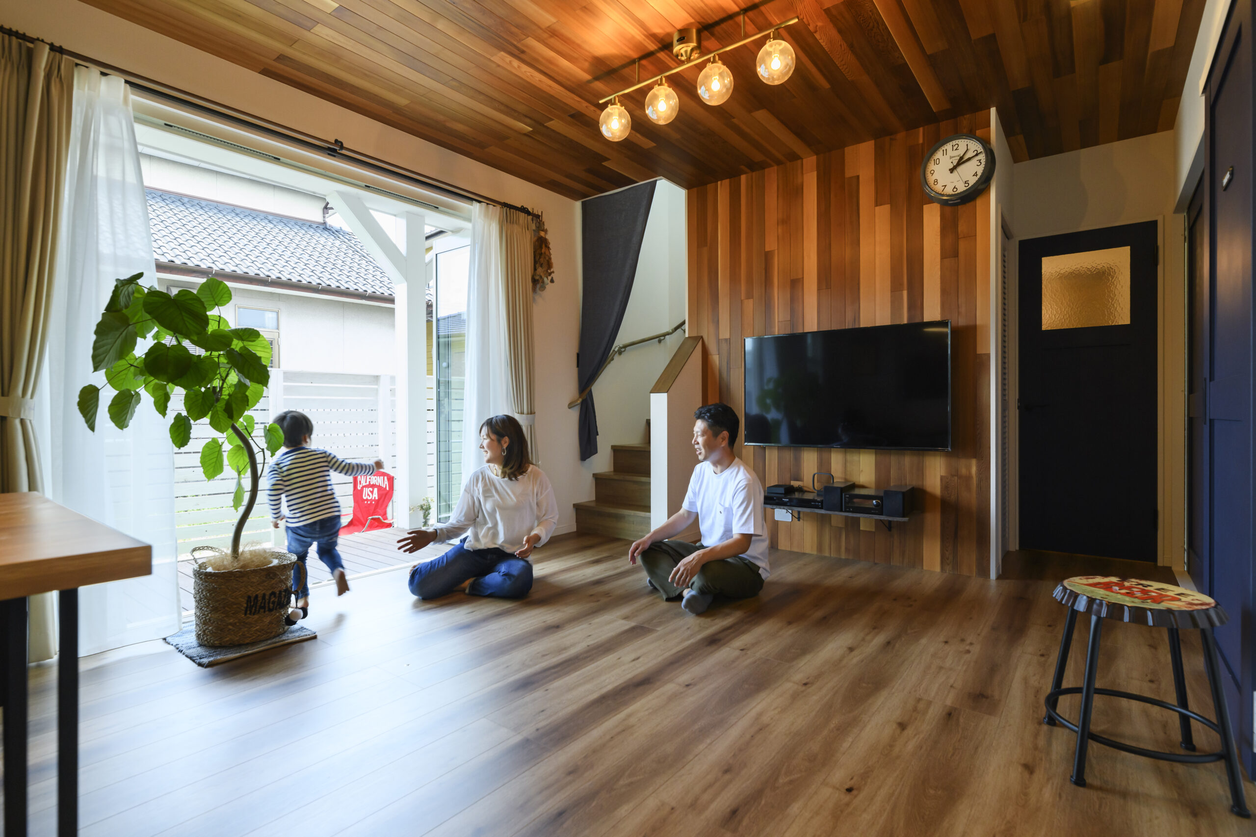 木材の温もりを感じるカリフォルニアスタイルの家