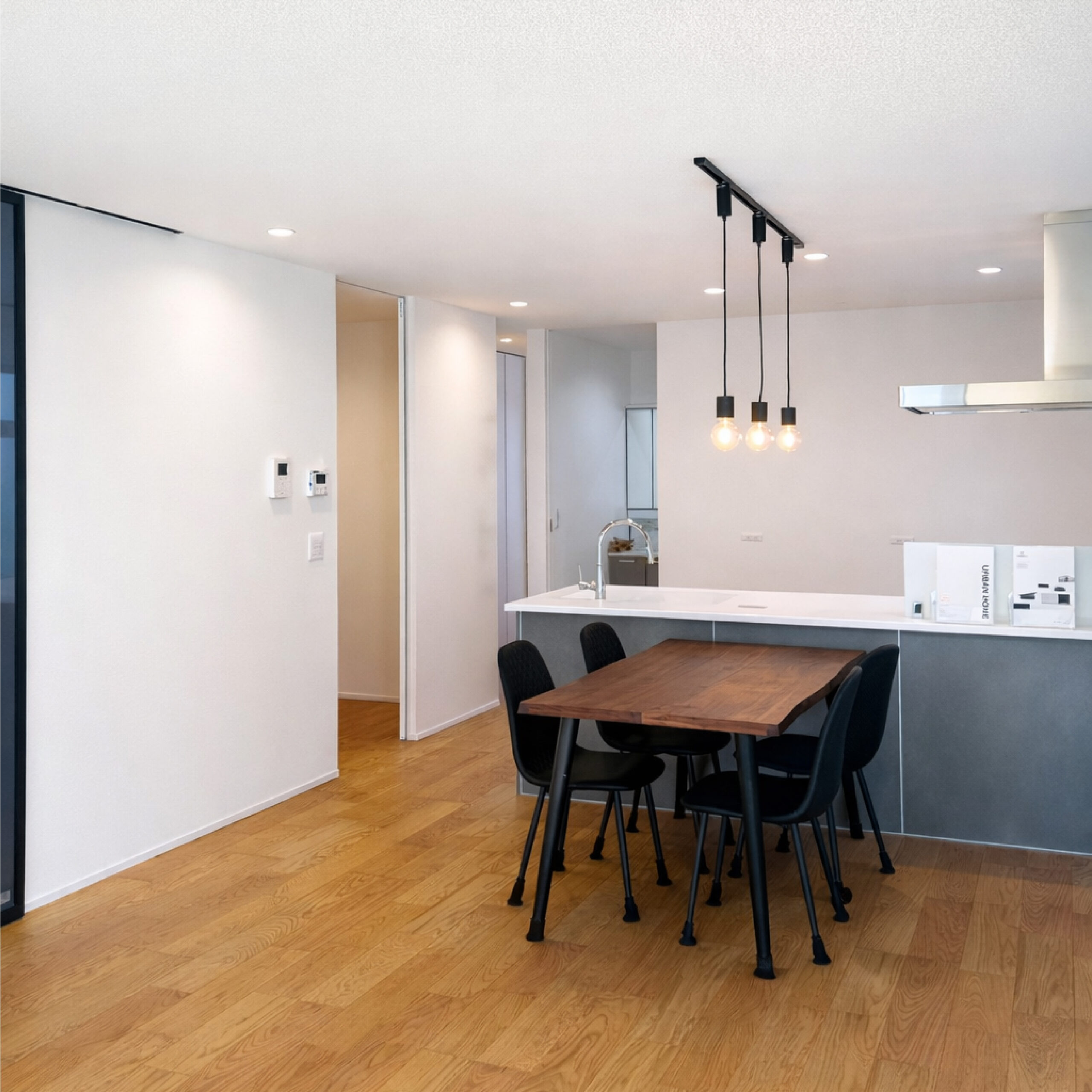 「天然木」の平屋デザイン住宅