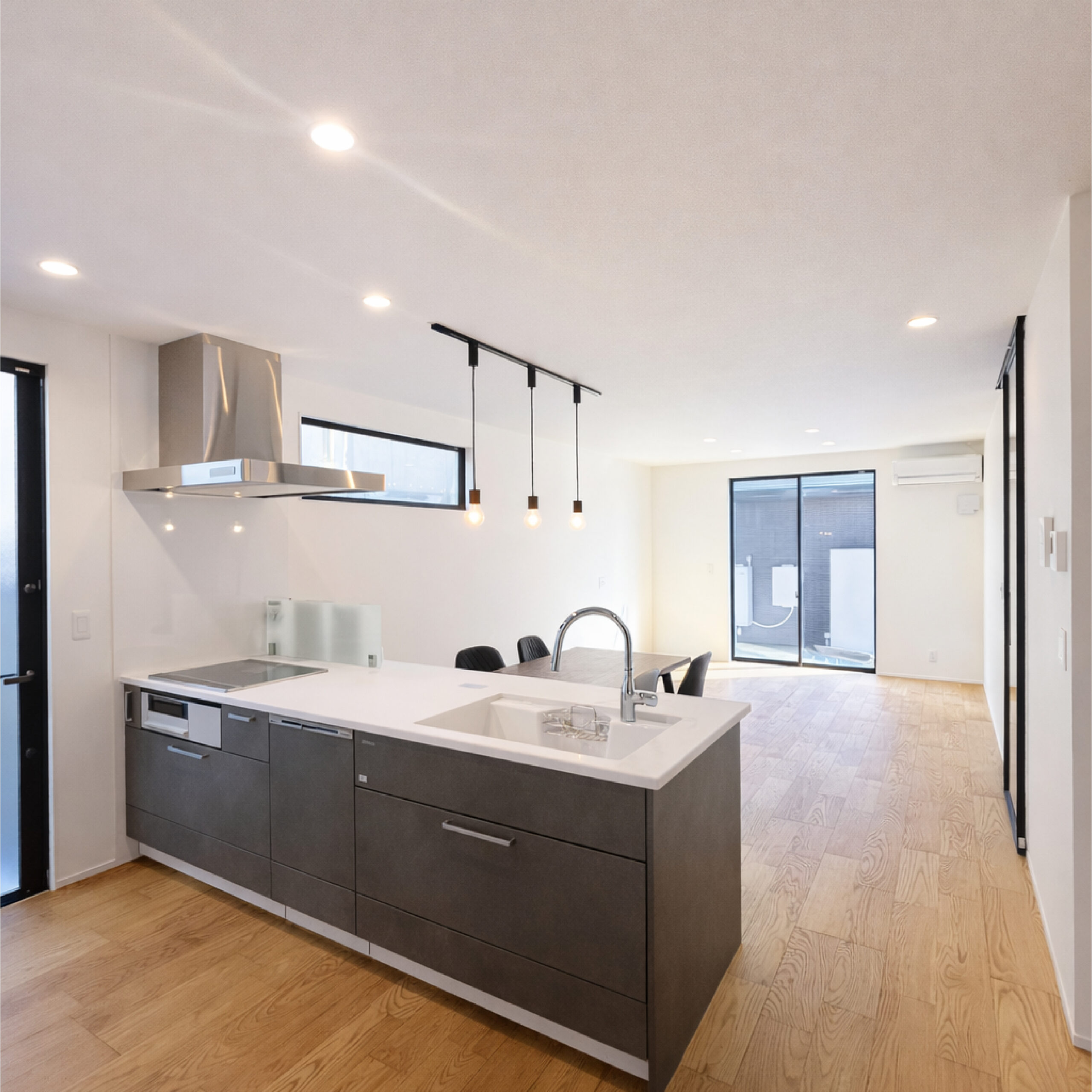 「天然木」の平屋デザイン住宅