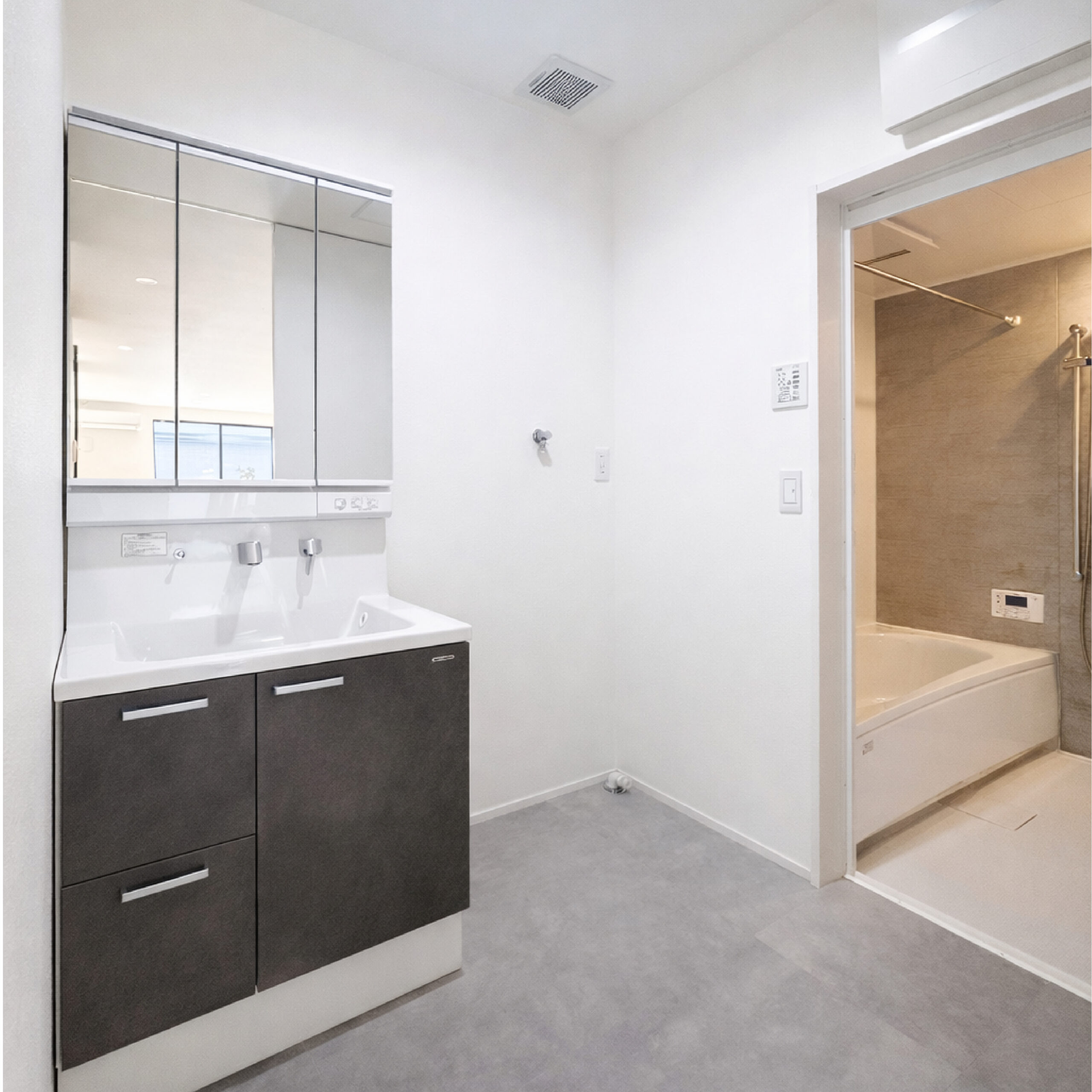 「天然木」の平屋デザイン住宅