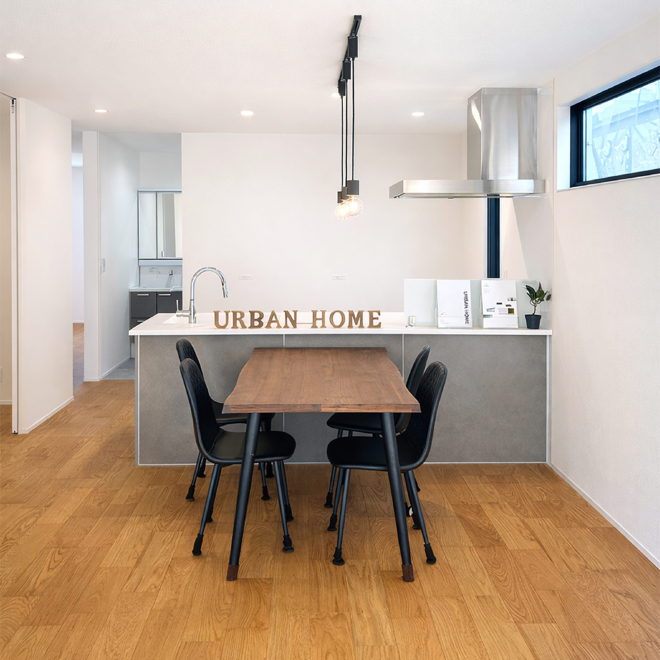 「天然木」の平屋デザイン住宅