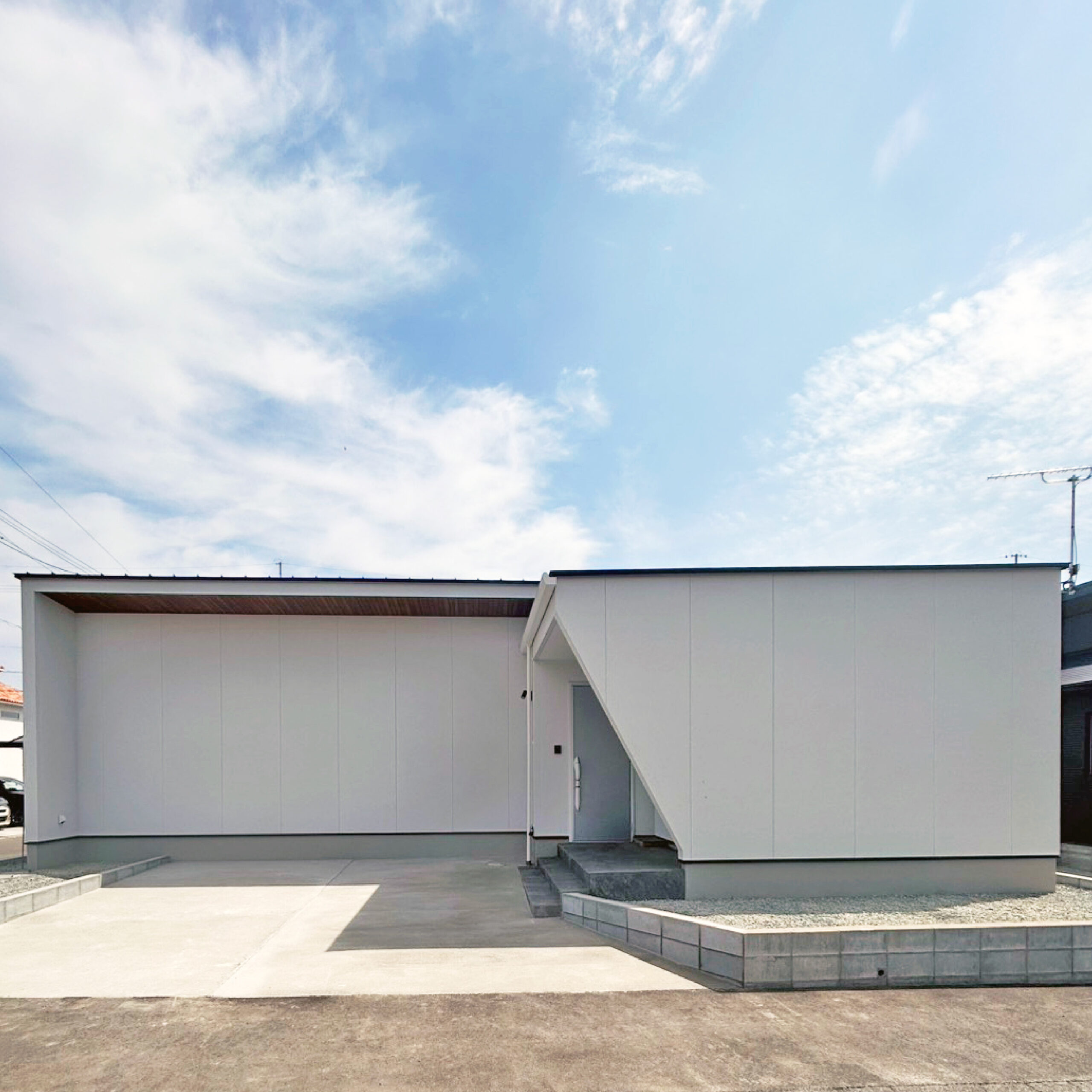 「天然木」の平屋デザイン住宅