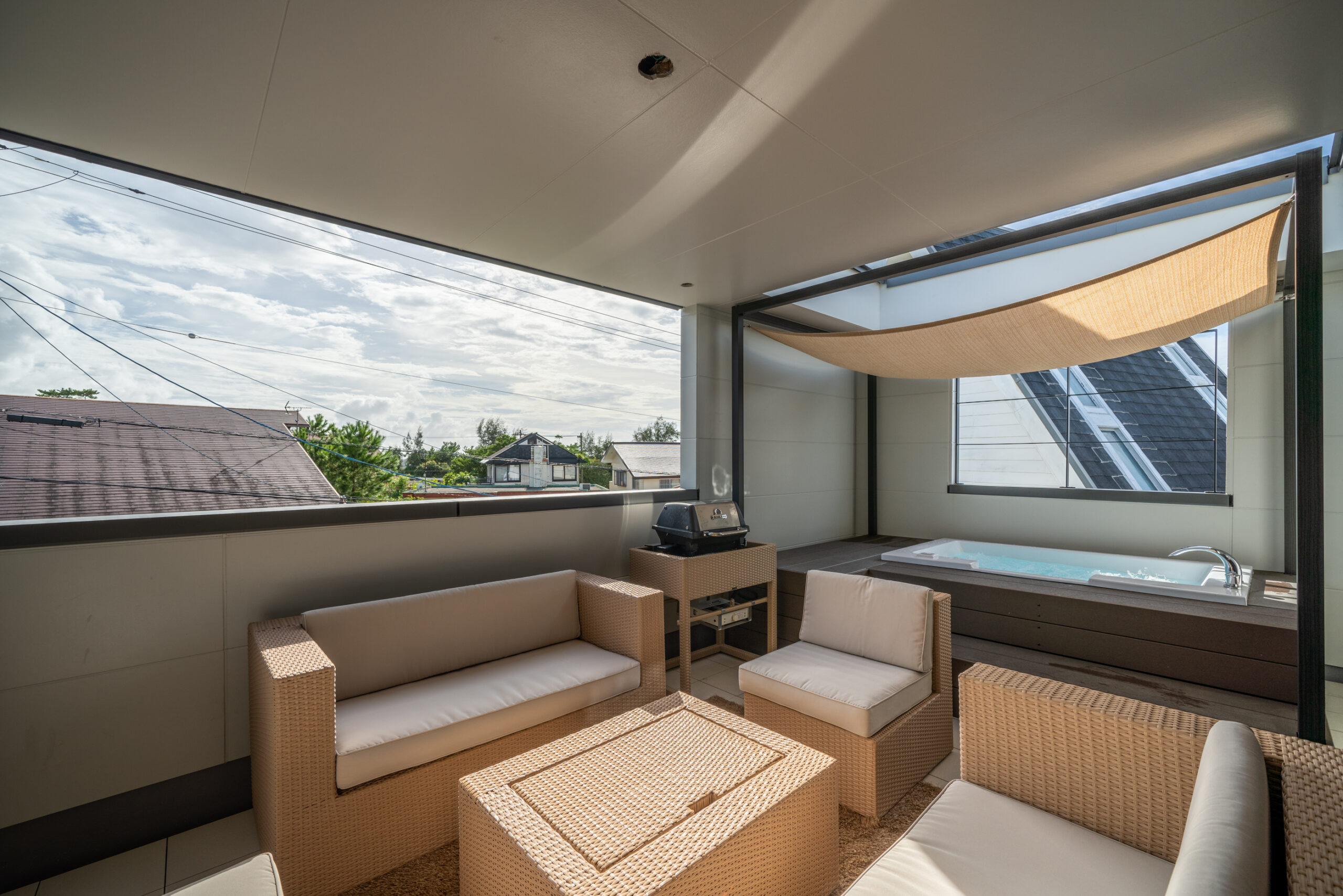 ハワイアン風プライベートヴィラ♩おしゃれなテラスで海外ドラマのような休日