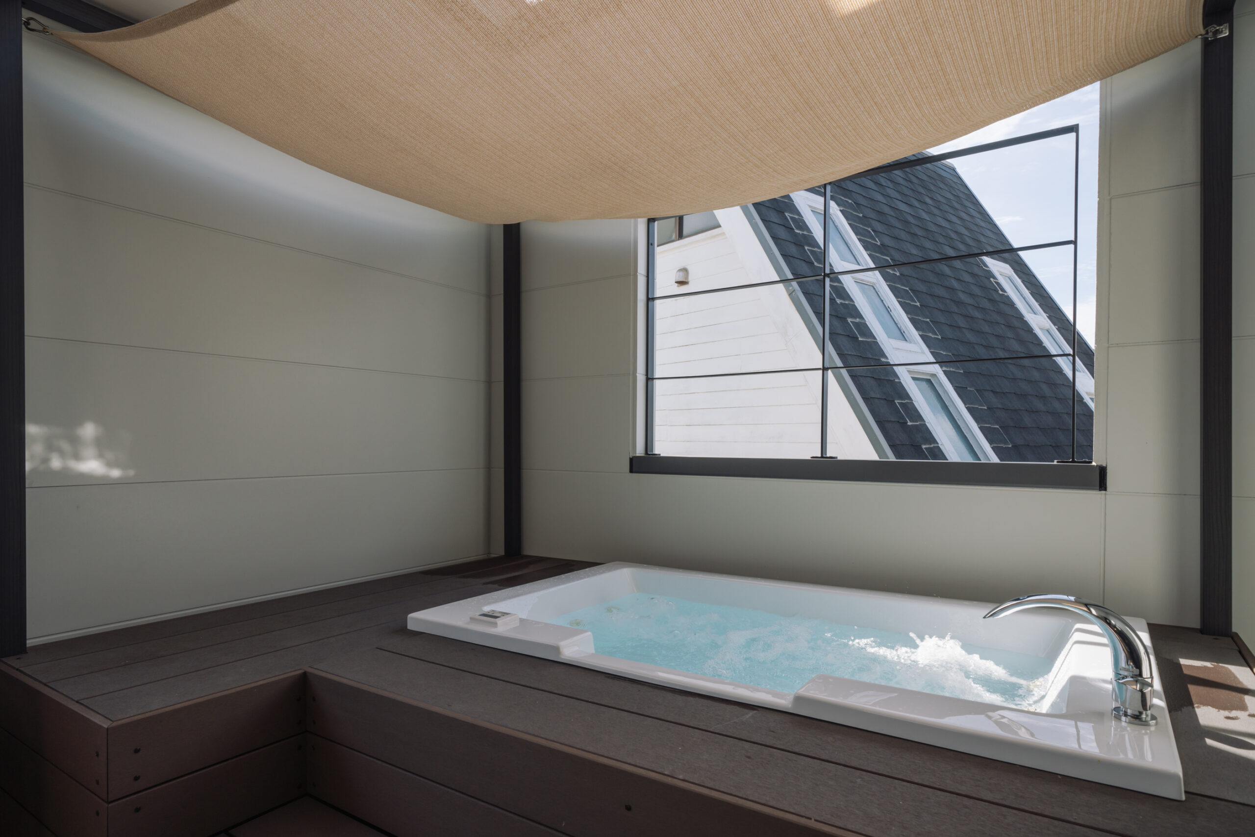 ハワイアン風プライベートヴィラ♩おしゃれなテラスで海外ドラマのような休日