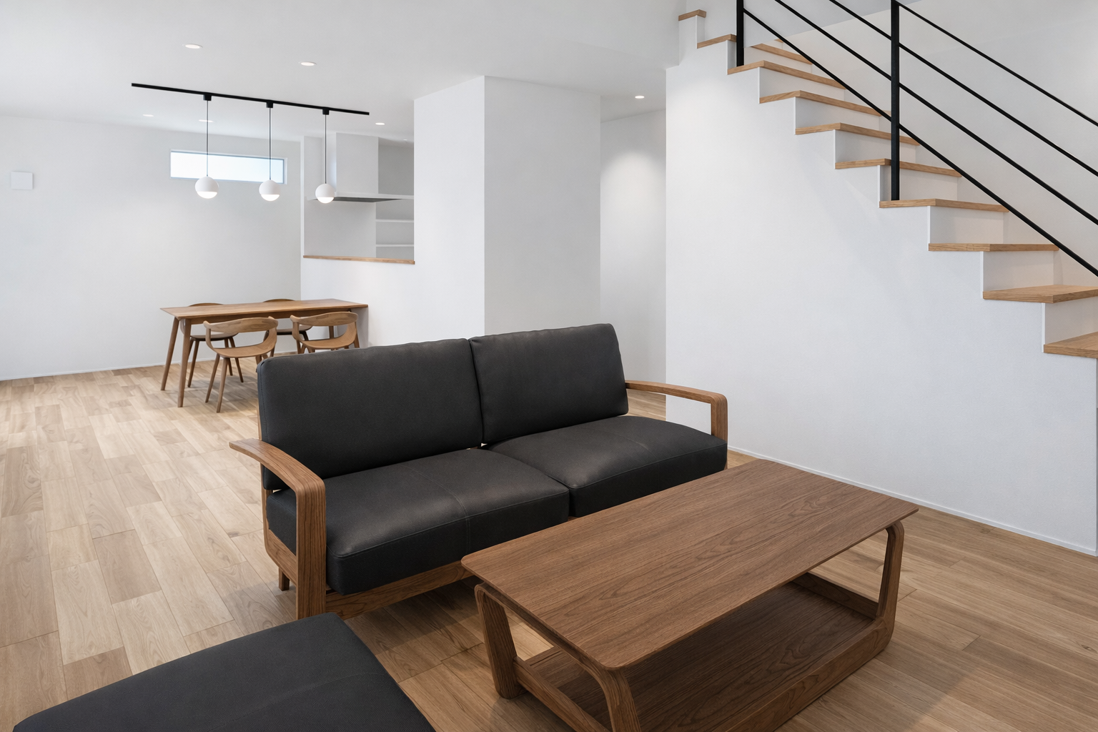 将来を見据えた安心の動線設計。黒のシックな家