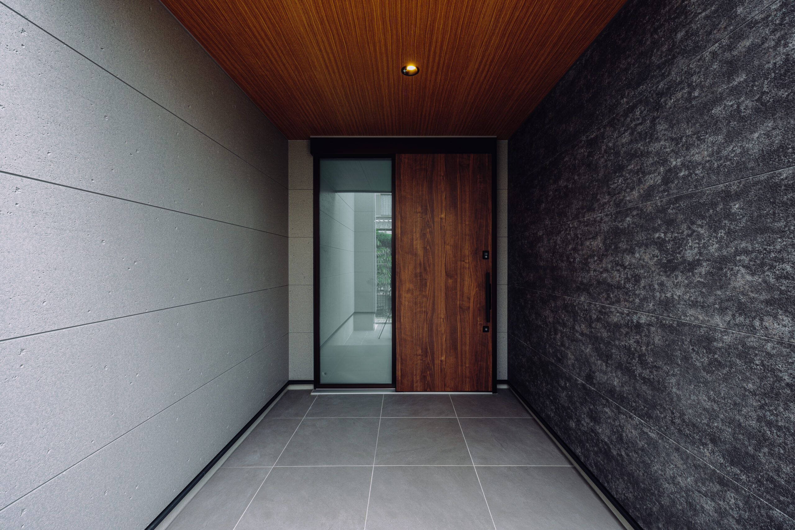 魅せるこだわり、見せない暮らし中庭のある平屋