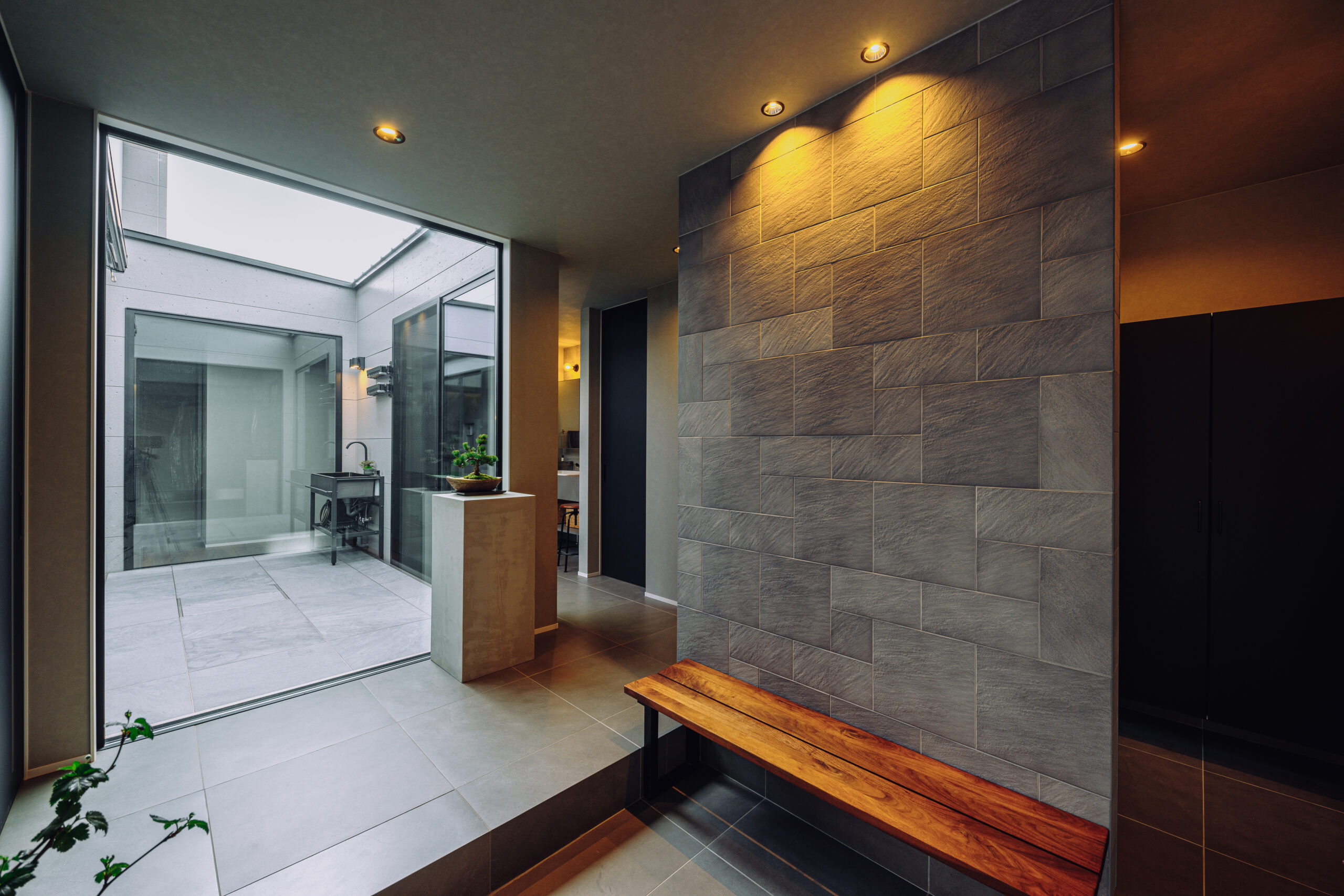 魅せるこだわり、見せない暮らし中庭のある平屋