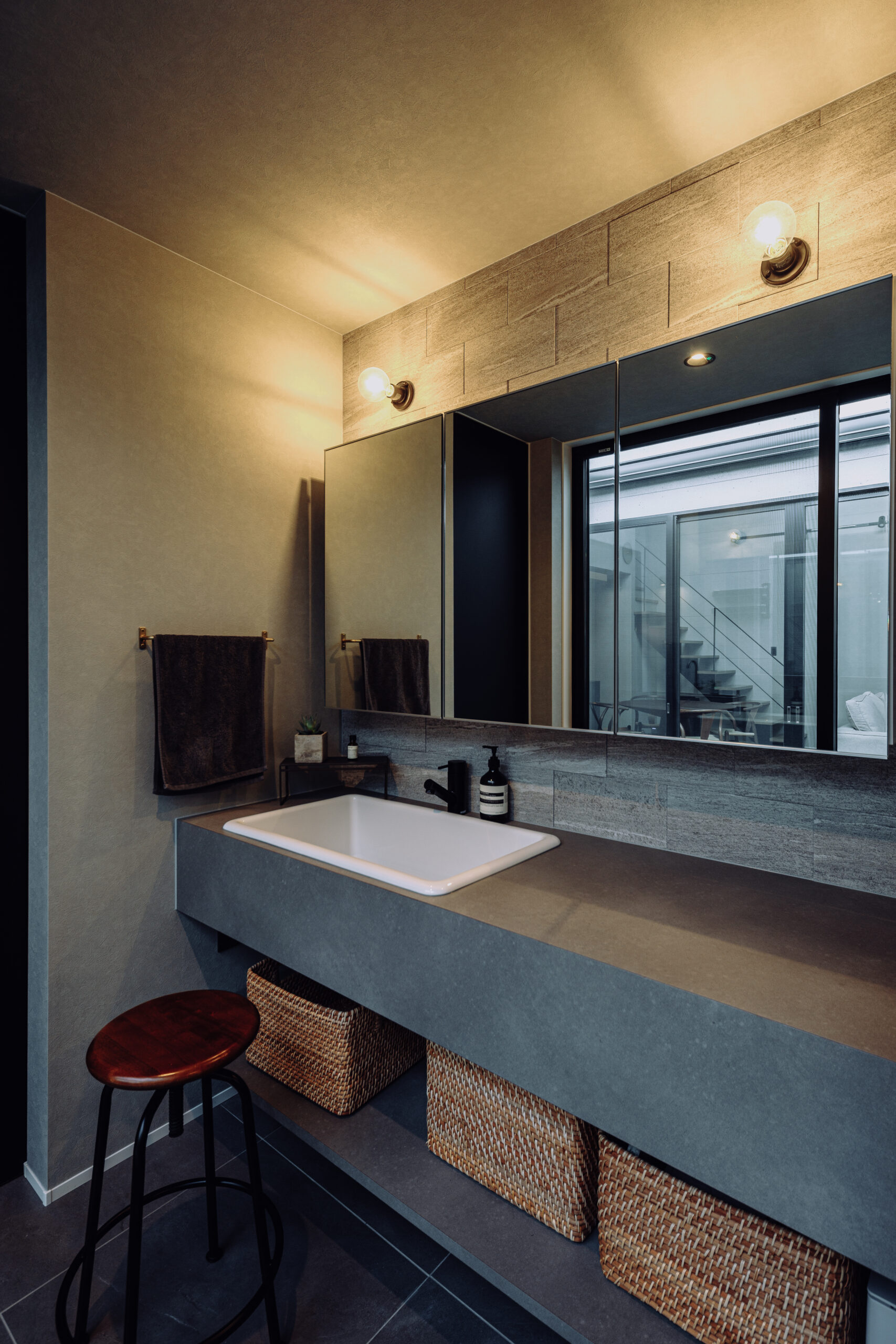 魅せるこだわり、見せない暮らし中庭のある平屋