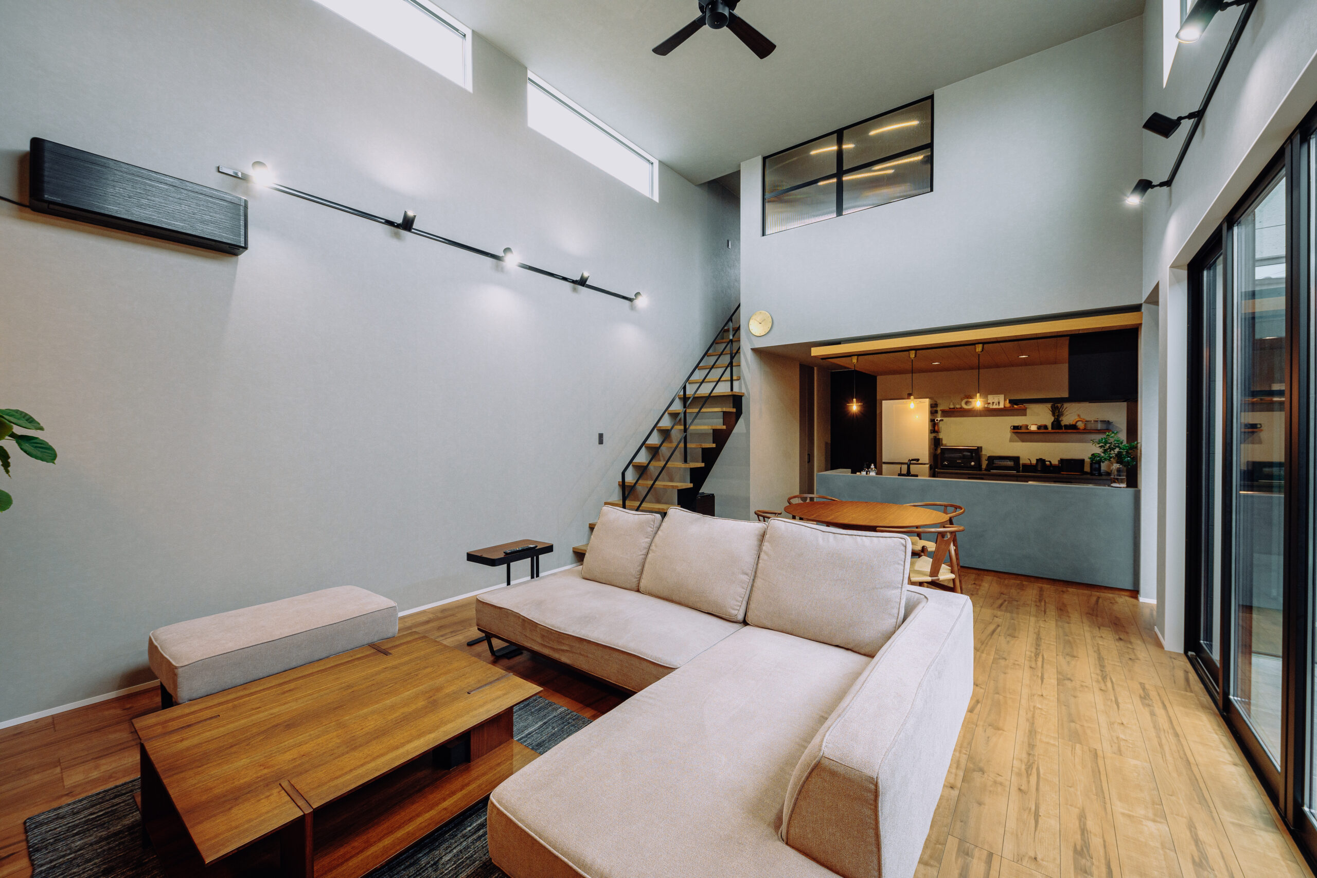 魅せるこだわり、見せない暮らし中庭のある平屋