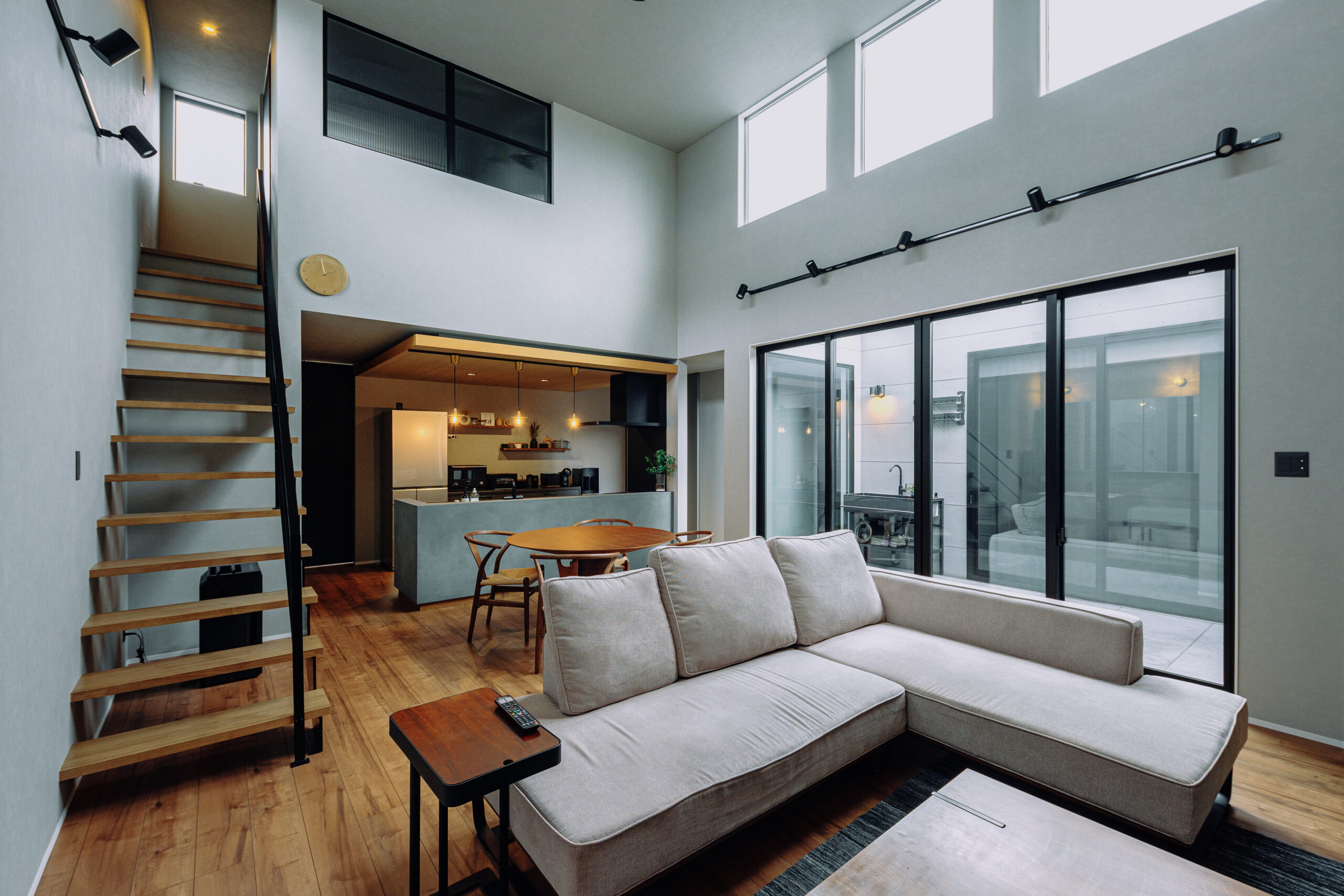 魅せるこだわり、見せない暮らし中庭のある平屋