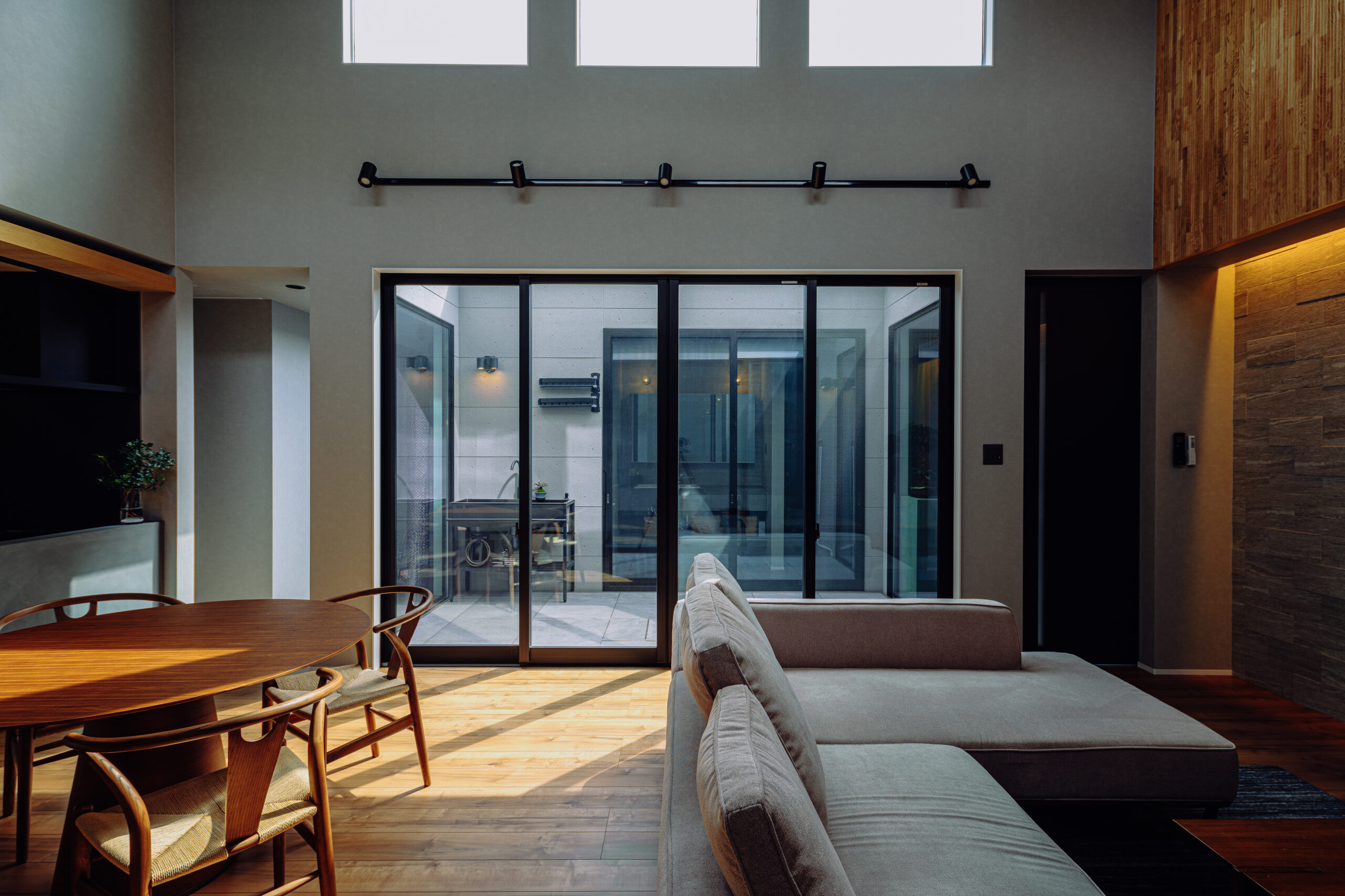 プライベートを大切にした開放的な「ロの字の中庭」