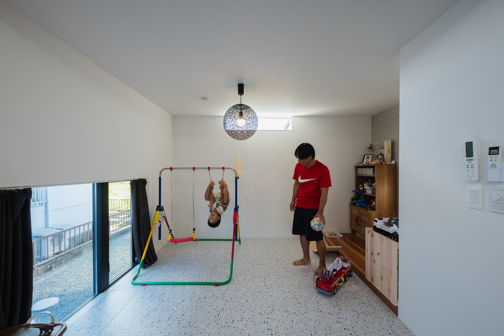 スタイリッシュモダン勾配天井片流れの平屋