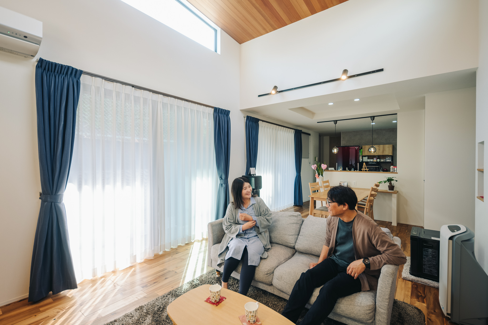 家族団らんを叶えた吹き抜けのある開放的なリビング