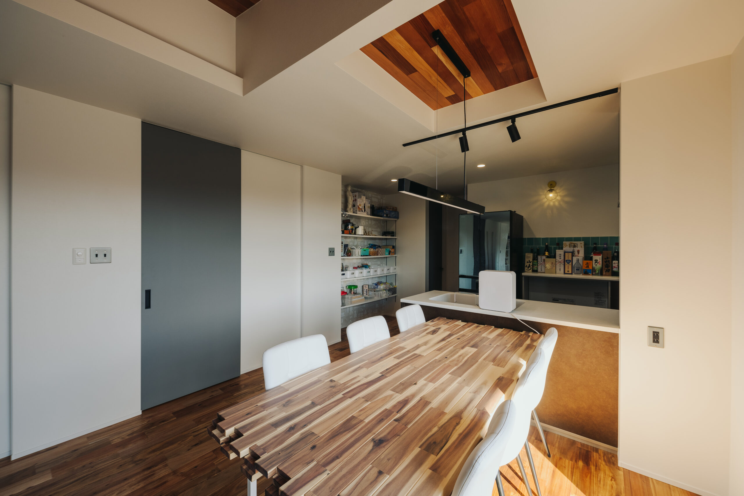 SOLIDOを用いた、外観から魅せるコンパクトなデザイナーズ平屋