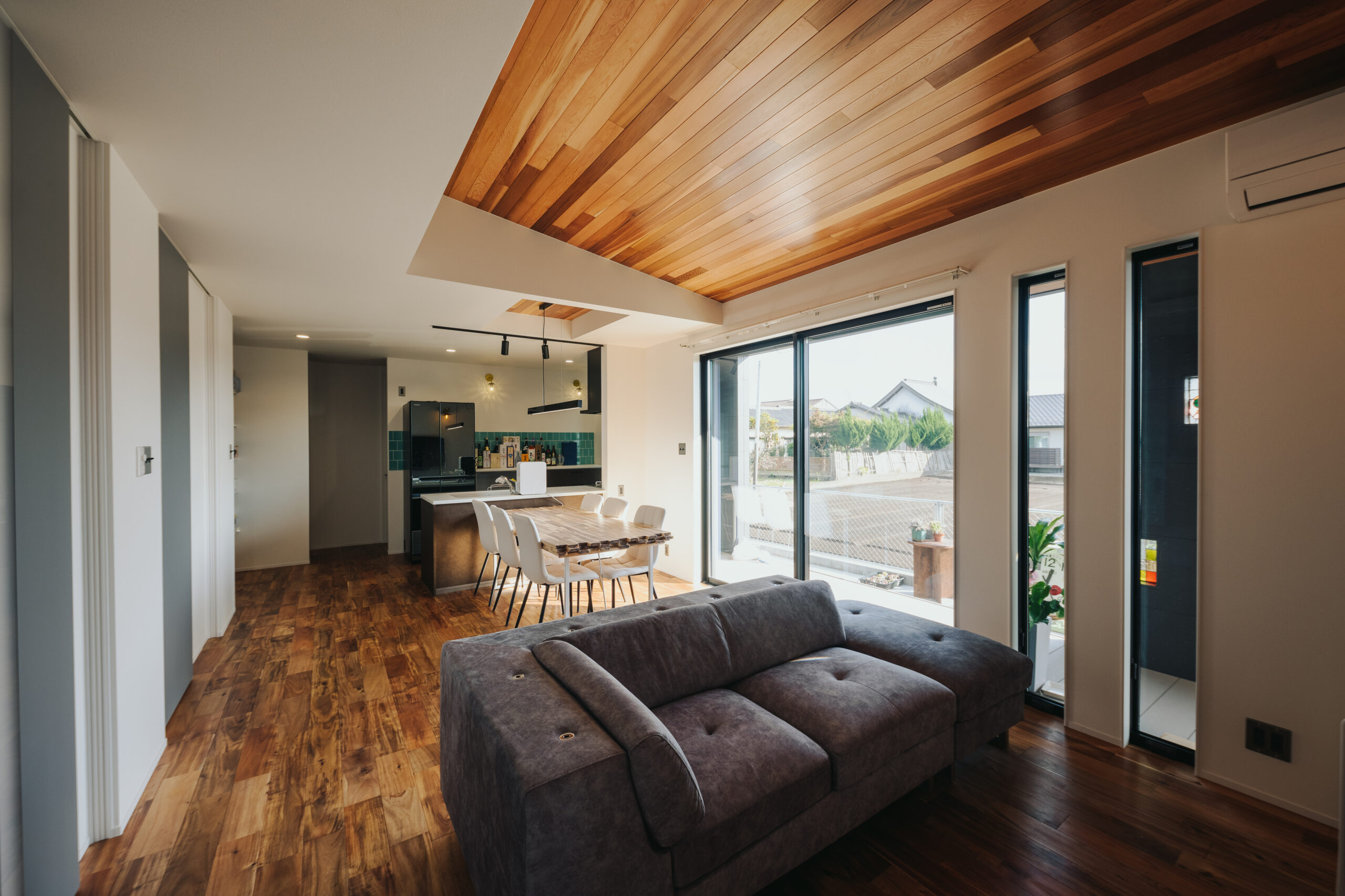 SOLIDOを用いた、外観から魅せるコンパクトなデザイナーズ平屋