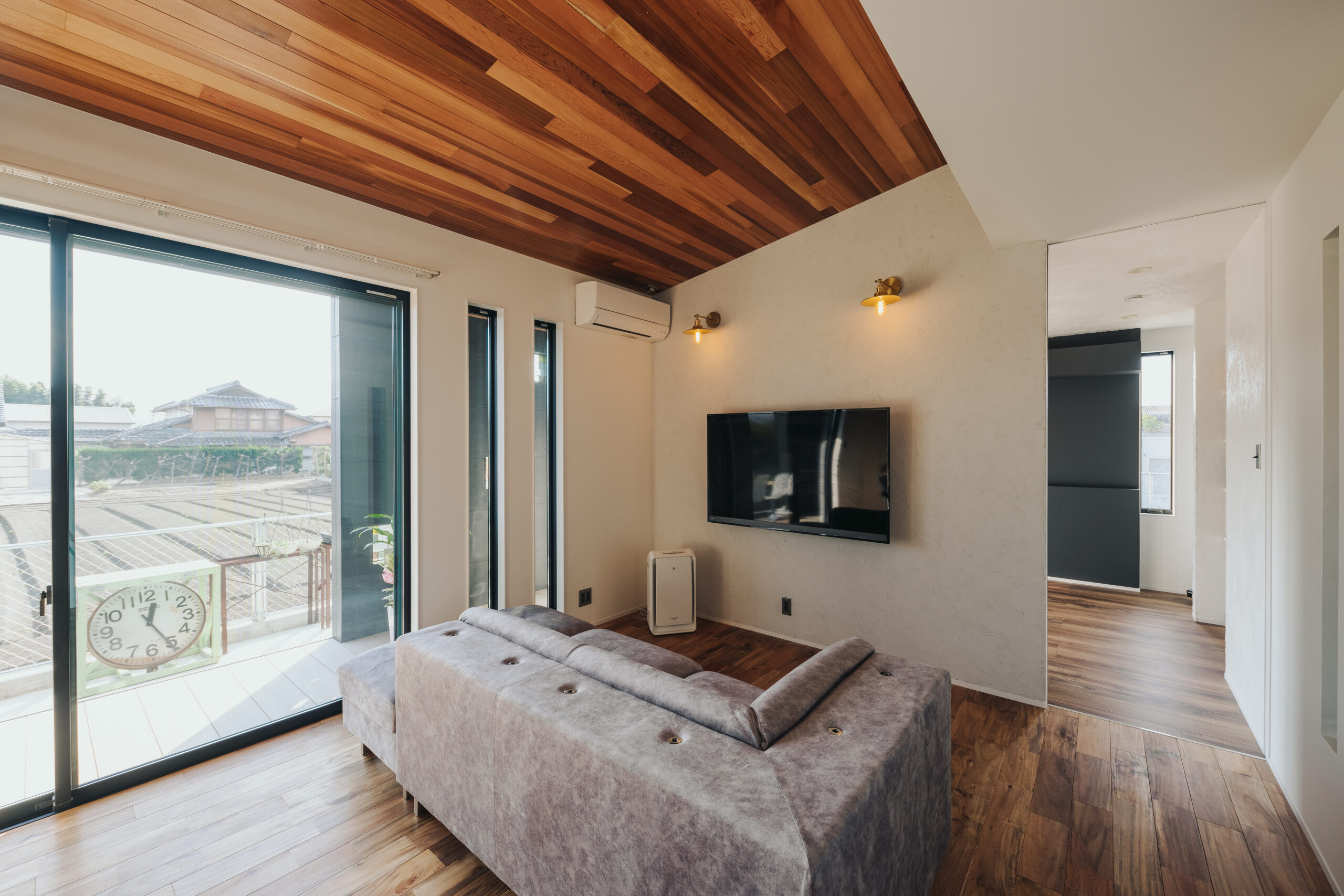 勾配天井、堀上天井を生かした開放感のあるLDK