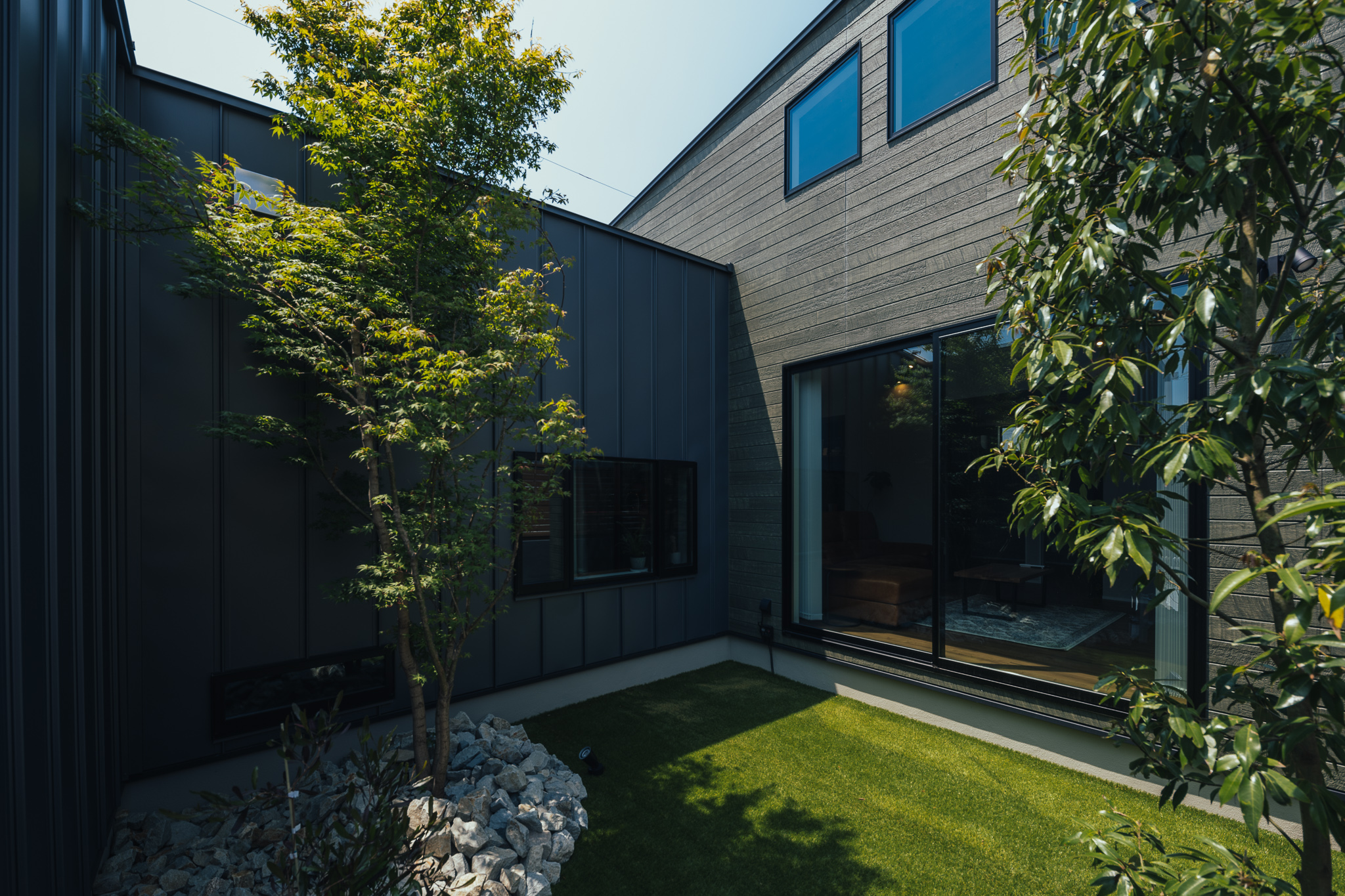 家具・収納・外構、全てが繋がる美しい中庭のある平屋