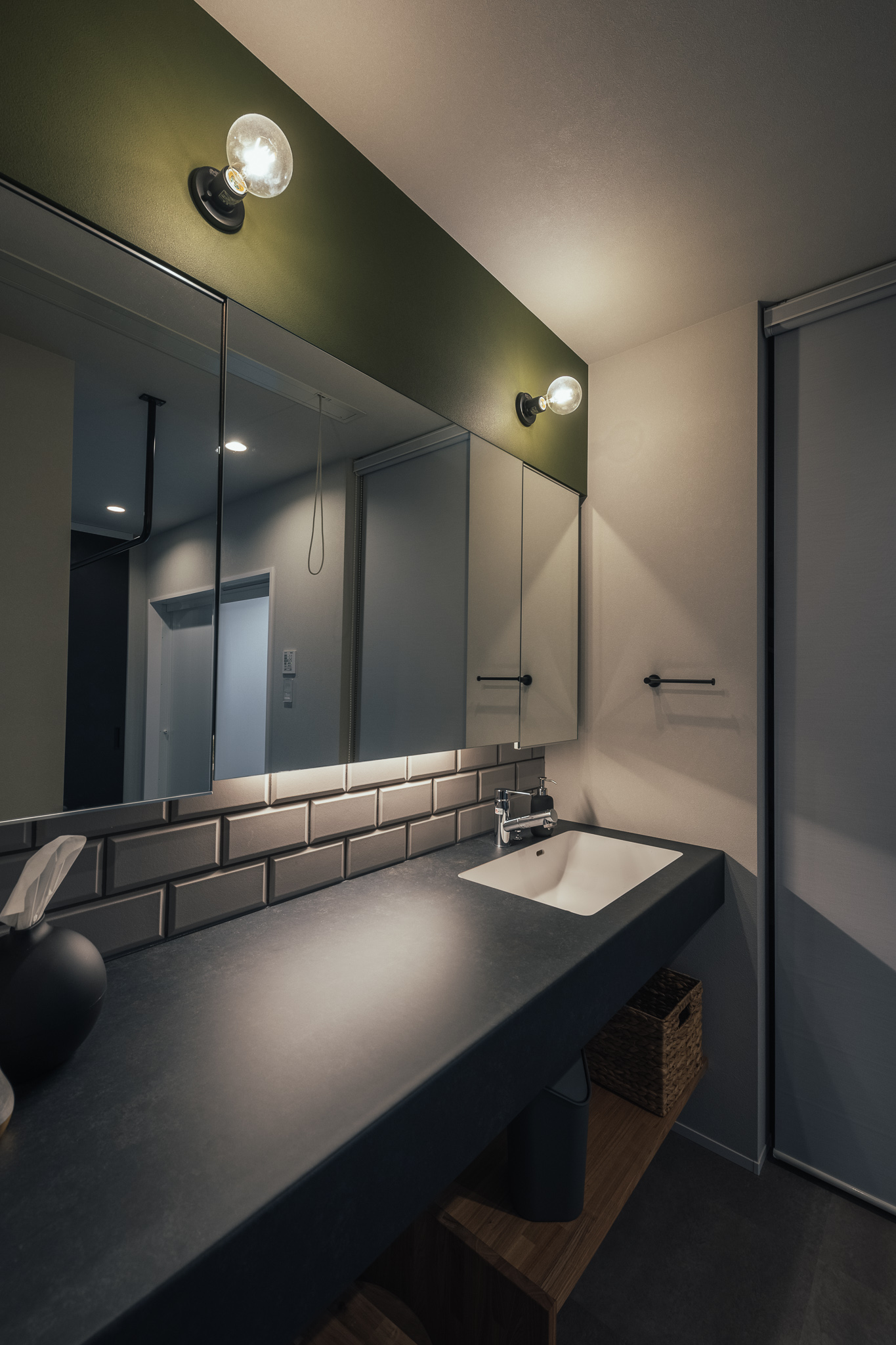 家具・収納・外構、全てが繋がる美しい中庭のある平屋