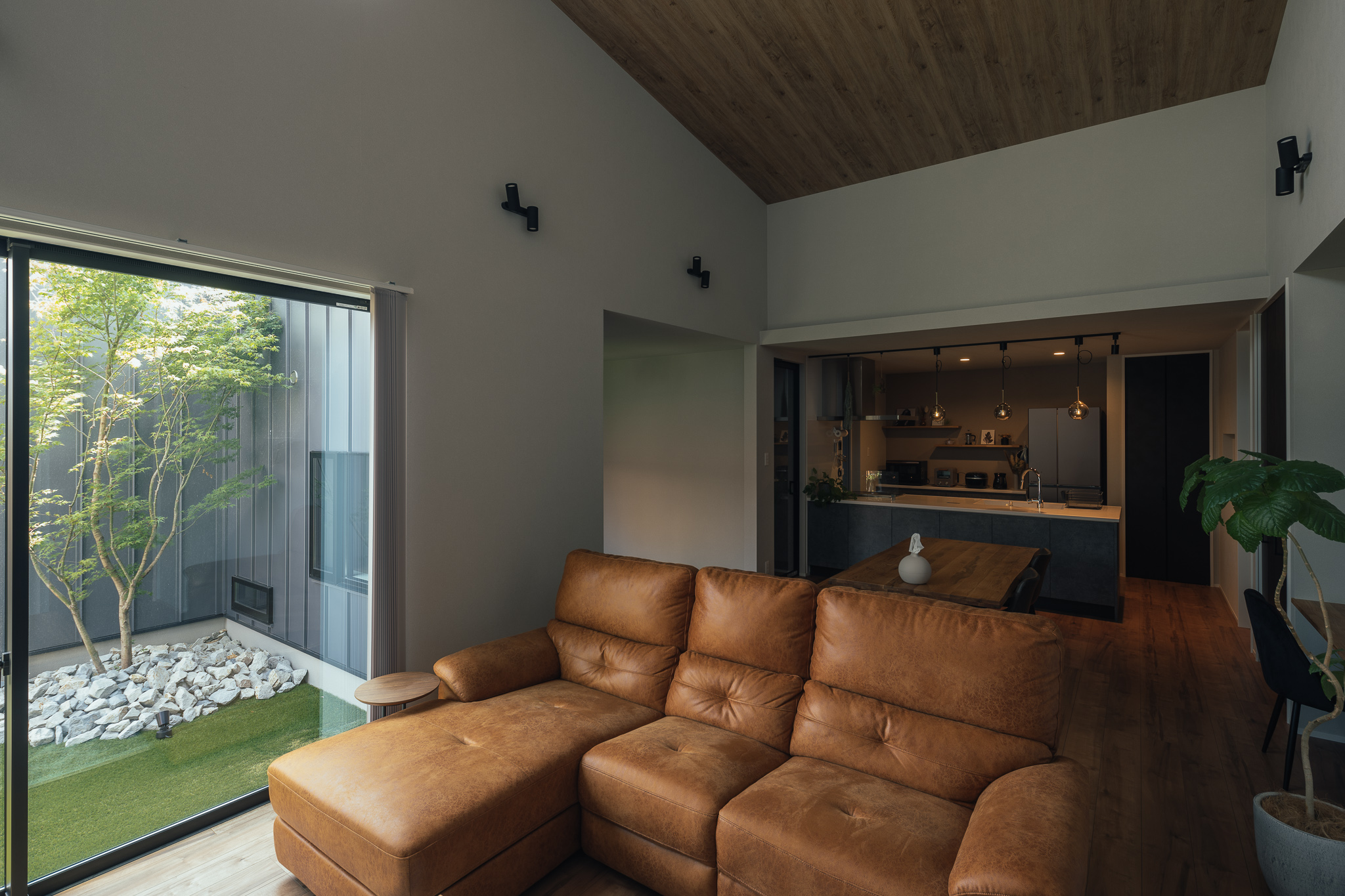 家具・収納・外構、全てが繋がる美しい中庭のある平屋