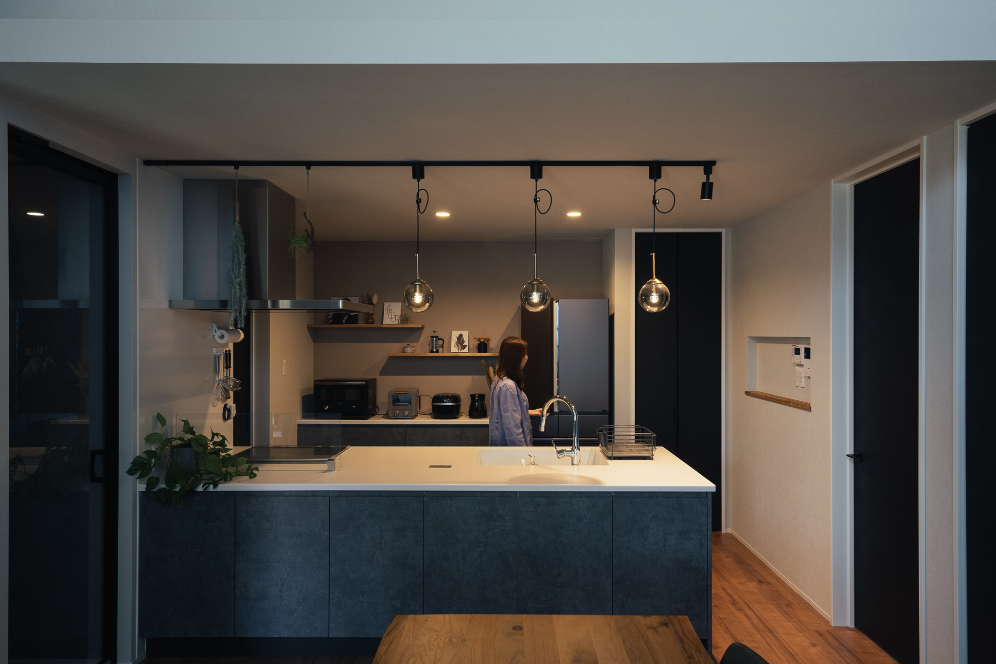 家具・収納・外構、全てが繋がる美しい中庭のある平屋