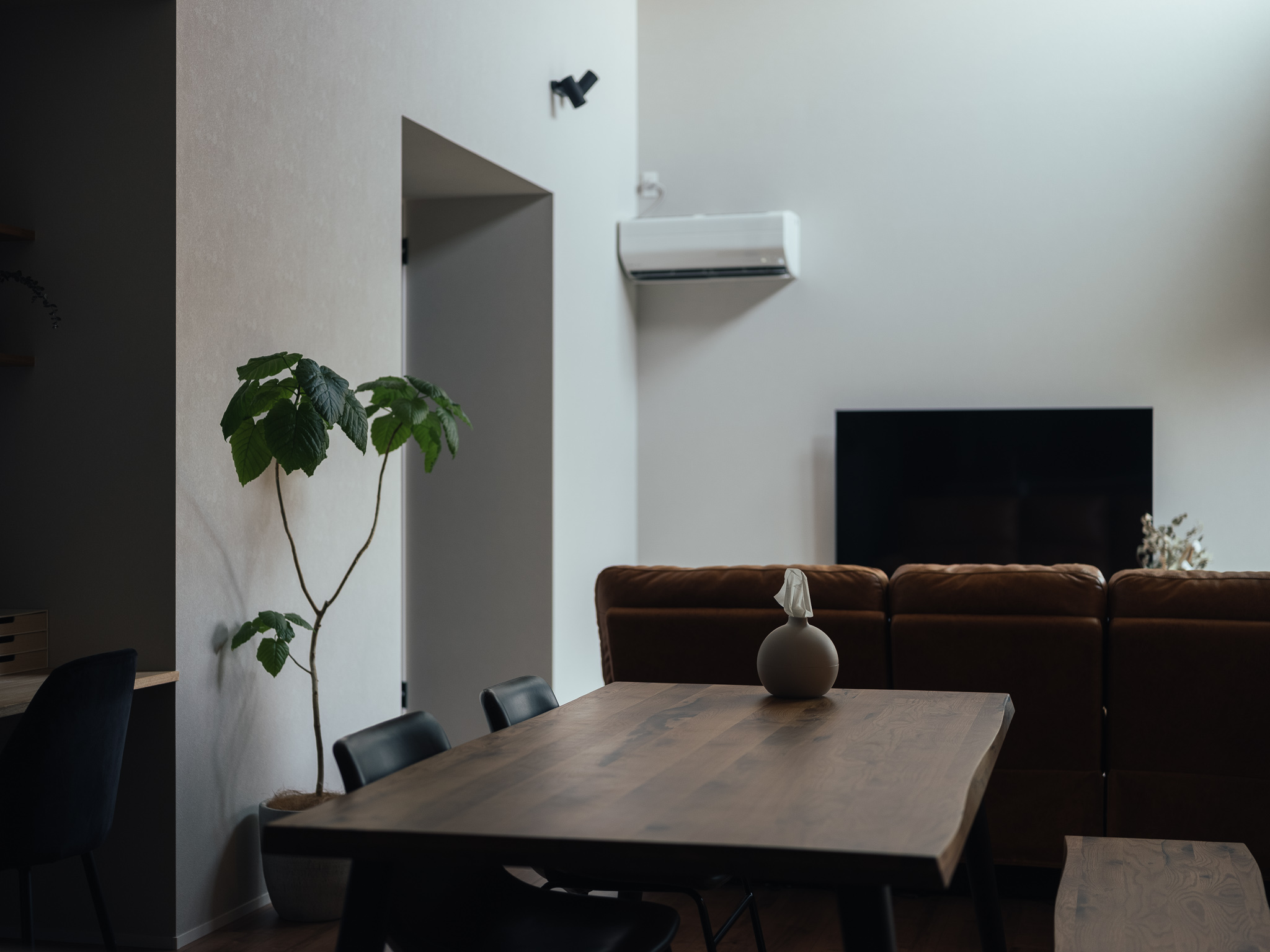 家具・収納・外構、全てが繋がる美しい中庭のある平屋