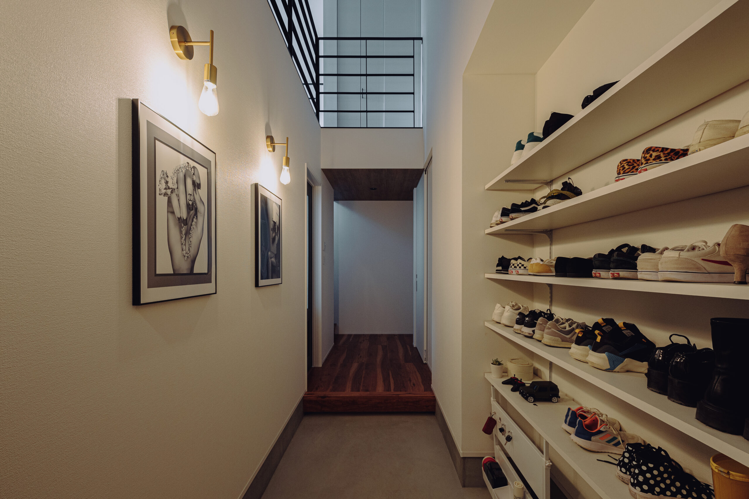 オーナー様のこだわり溢れる まるで美術館のような玄関