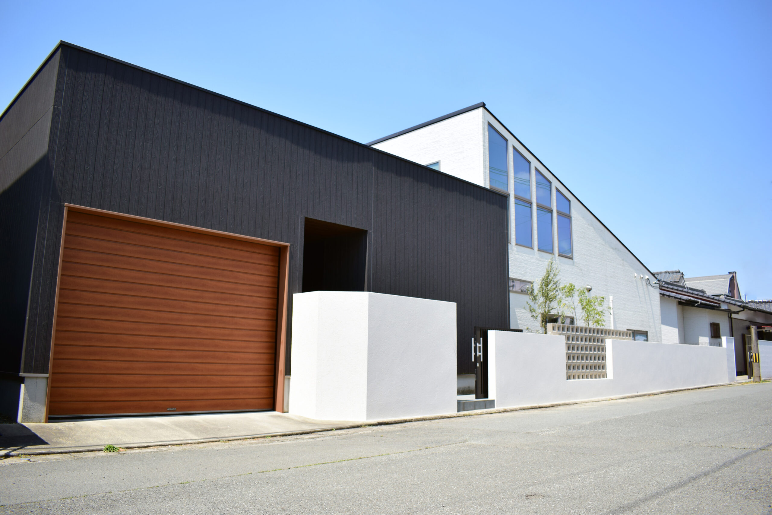 バルコニーから景色を楽しむことができる家