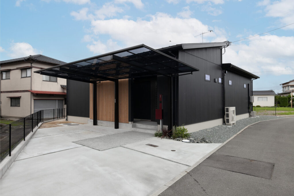 中庭でつながる平屋