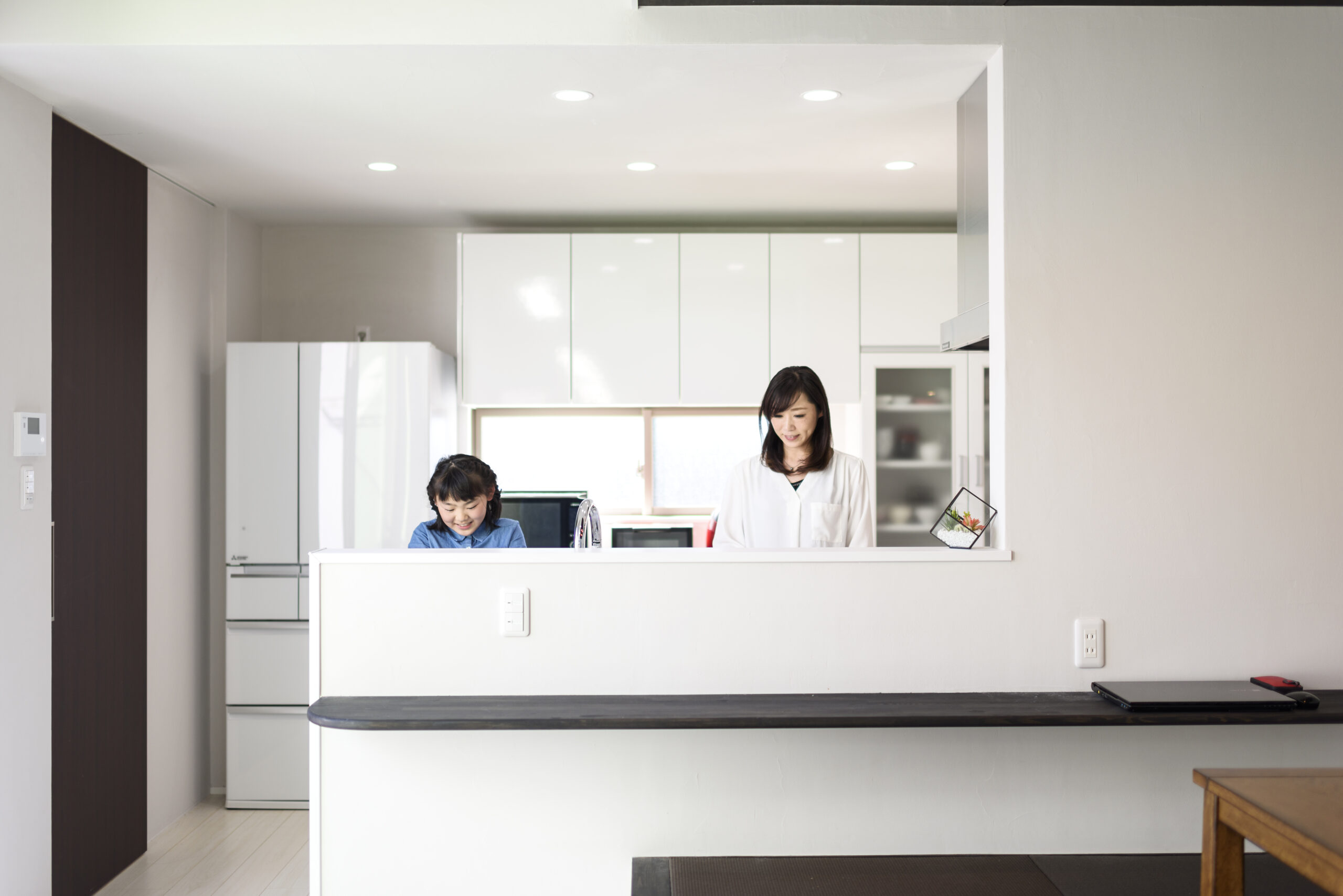 白と黒でまとまった上品なお家