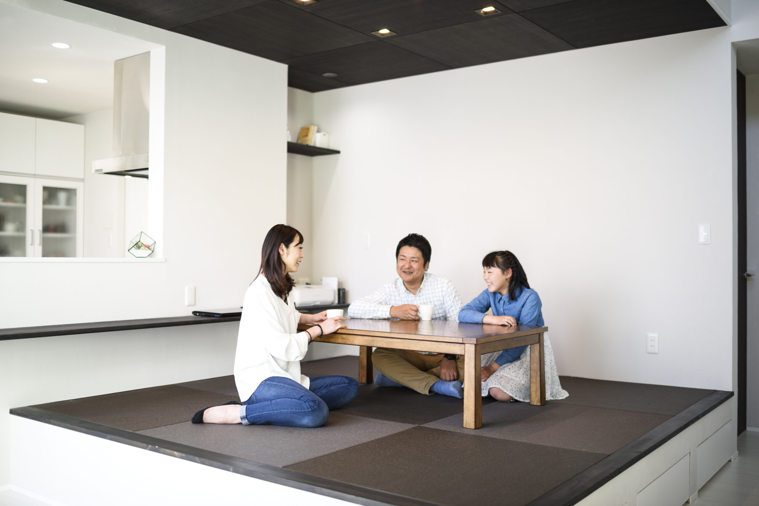 白と黒でまとまった上品なお家