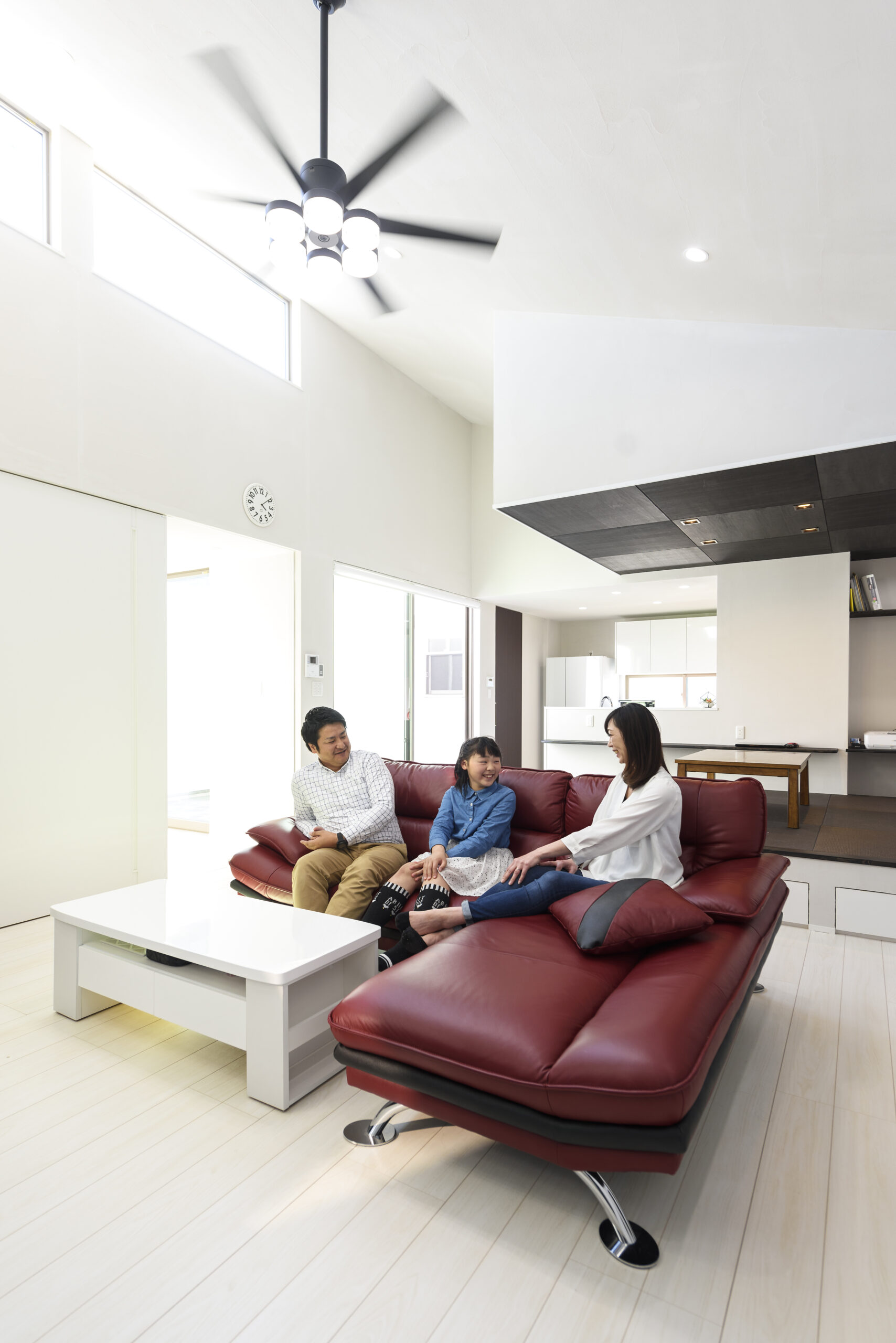 白と黒でまとまった上品なお家