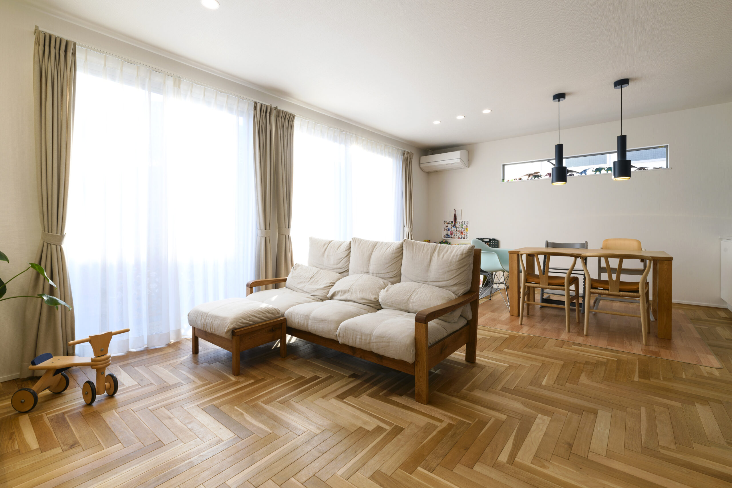 洗練された都会的な空間の家