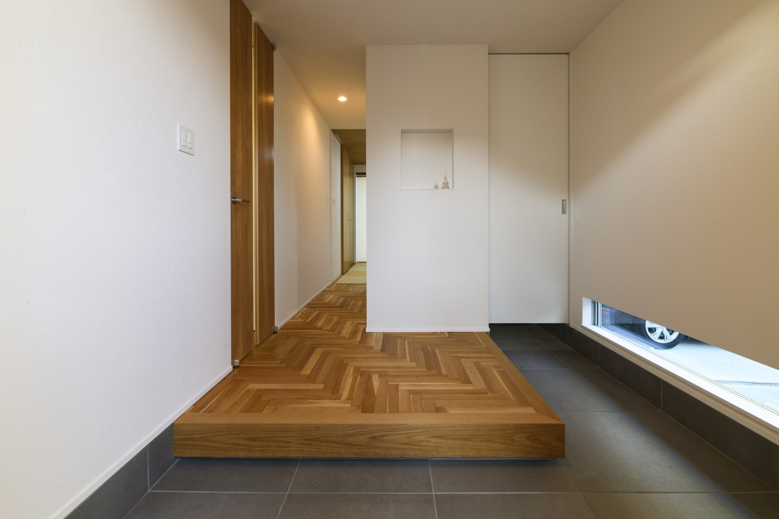 洗練された都会的な空間の家