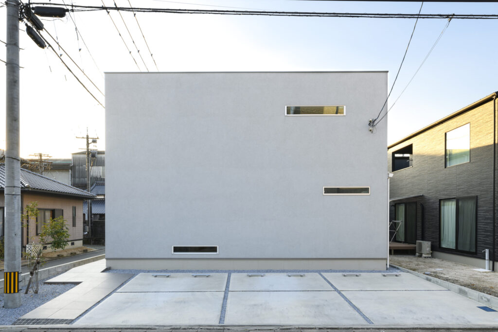 洗練された都会的な空間の家