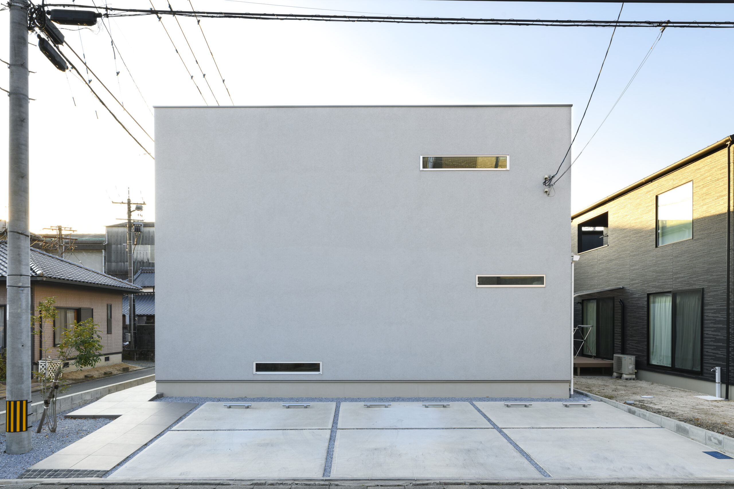 洗練された都会的な空間の家