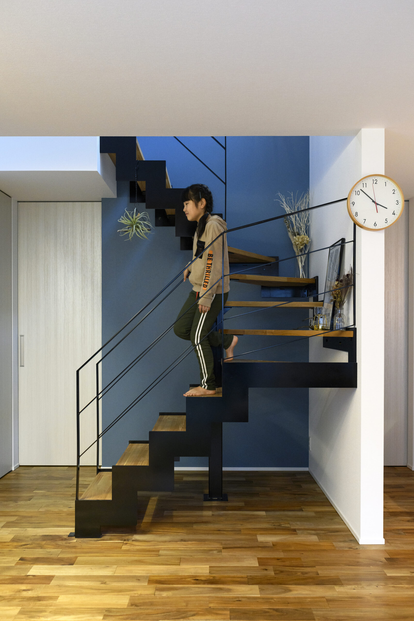 ガルバリウム鋼板と白塗り壁で造りあげた理想のお家