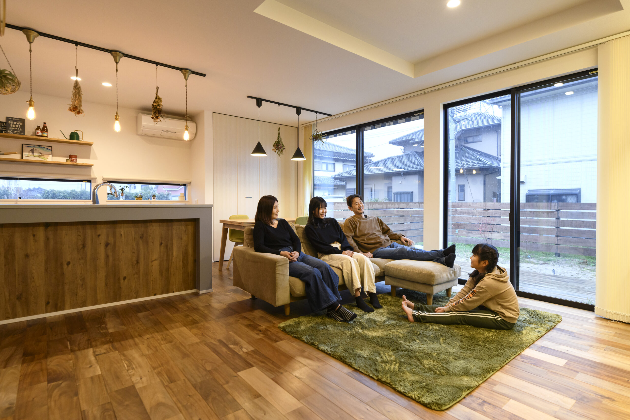 ガルバリウム鋼板と白塗り壁で造りあげた理想のお家