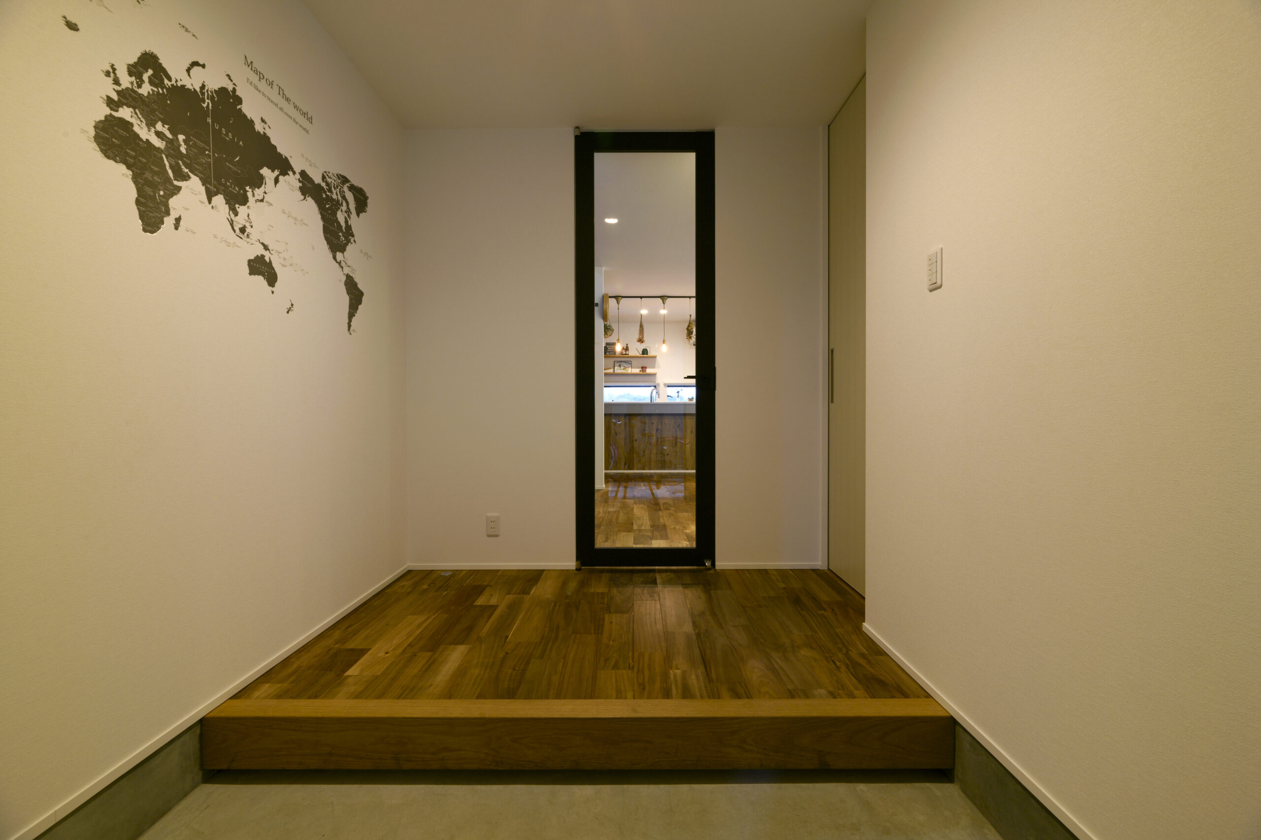 ガルバリウム鋼板と白塗り壁で造りあげた理想のお家