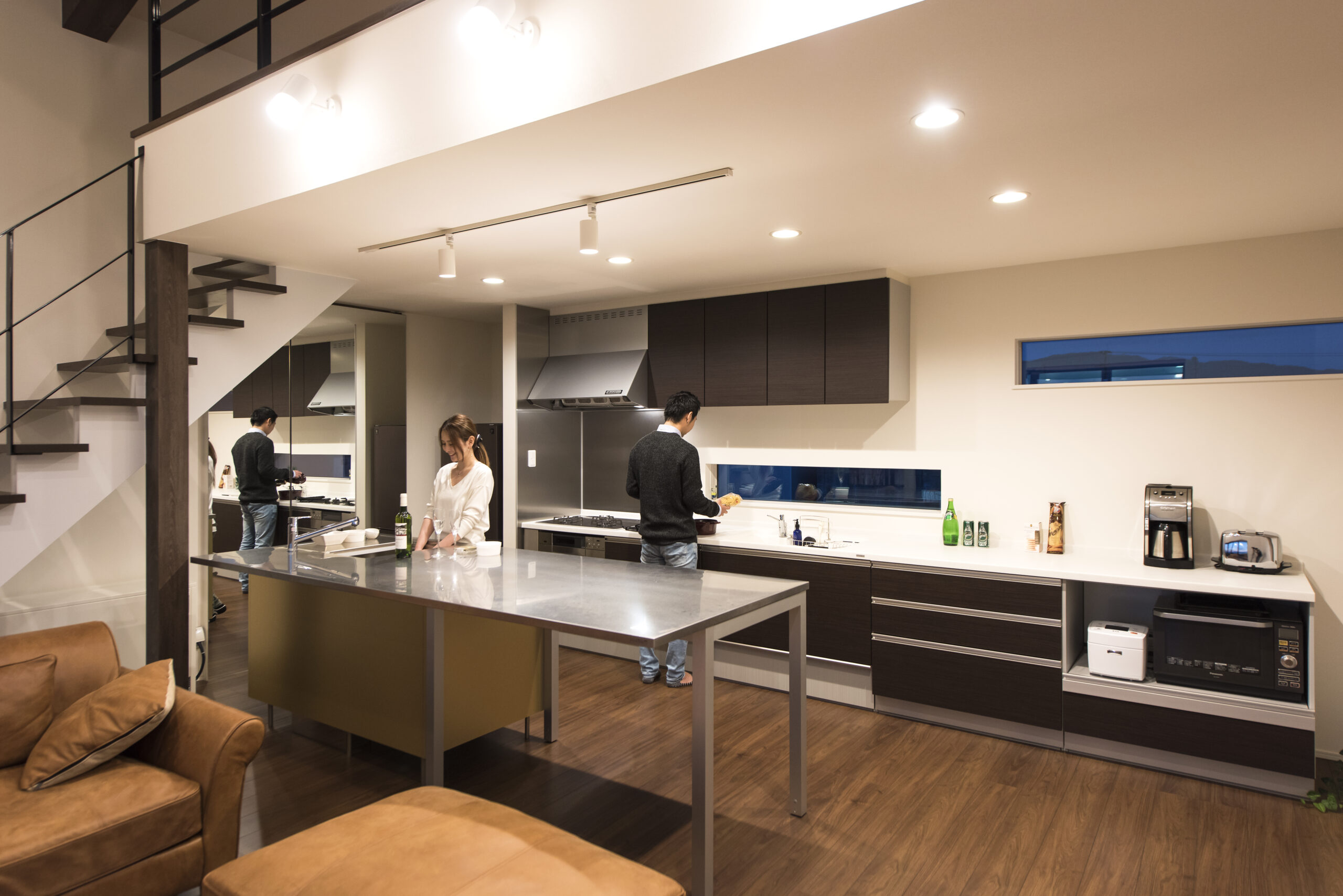 バルコニーから景色を楽しむことができる家