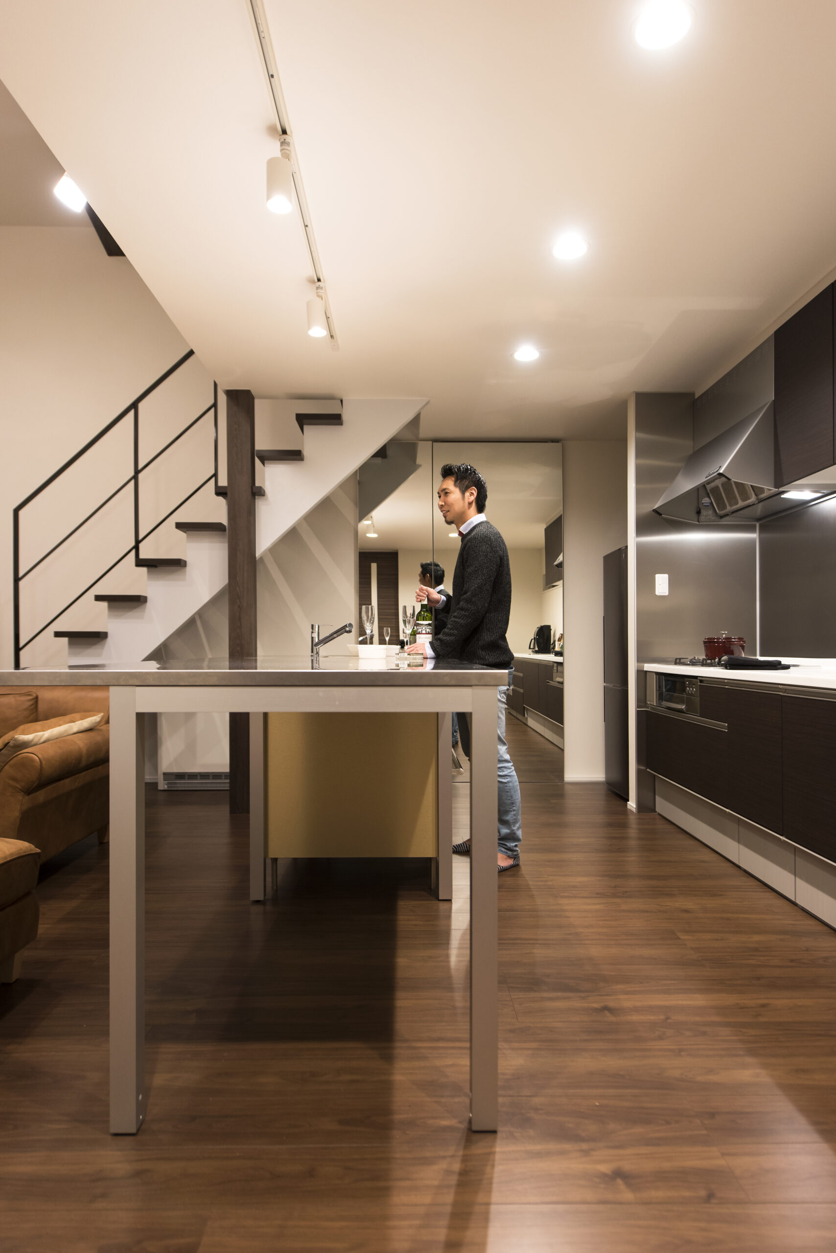 バルコニーから景色を楽しむことができる家