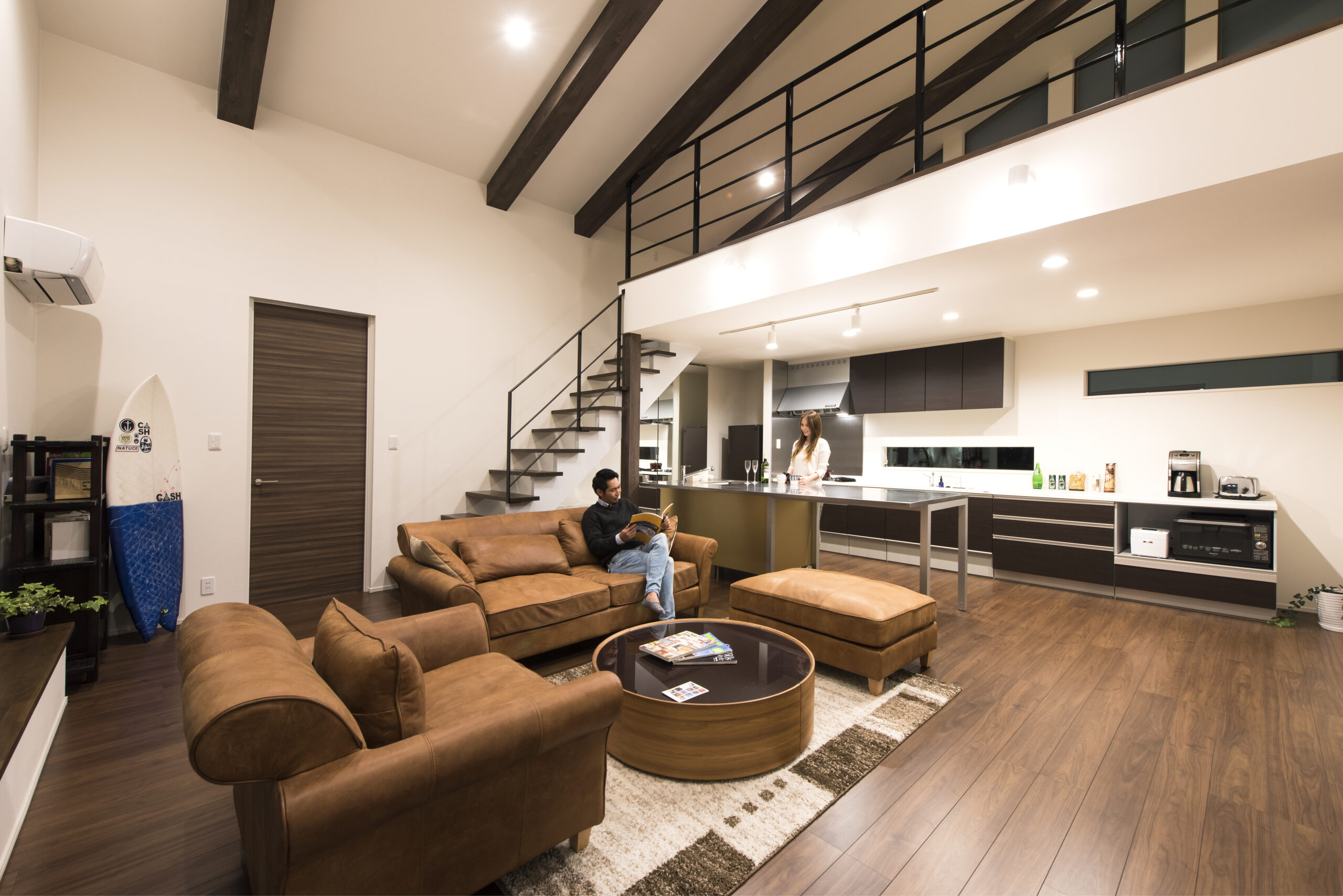 バルコニーから景色を楽しむことができる家