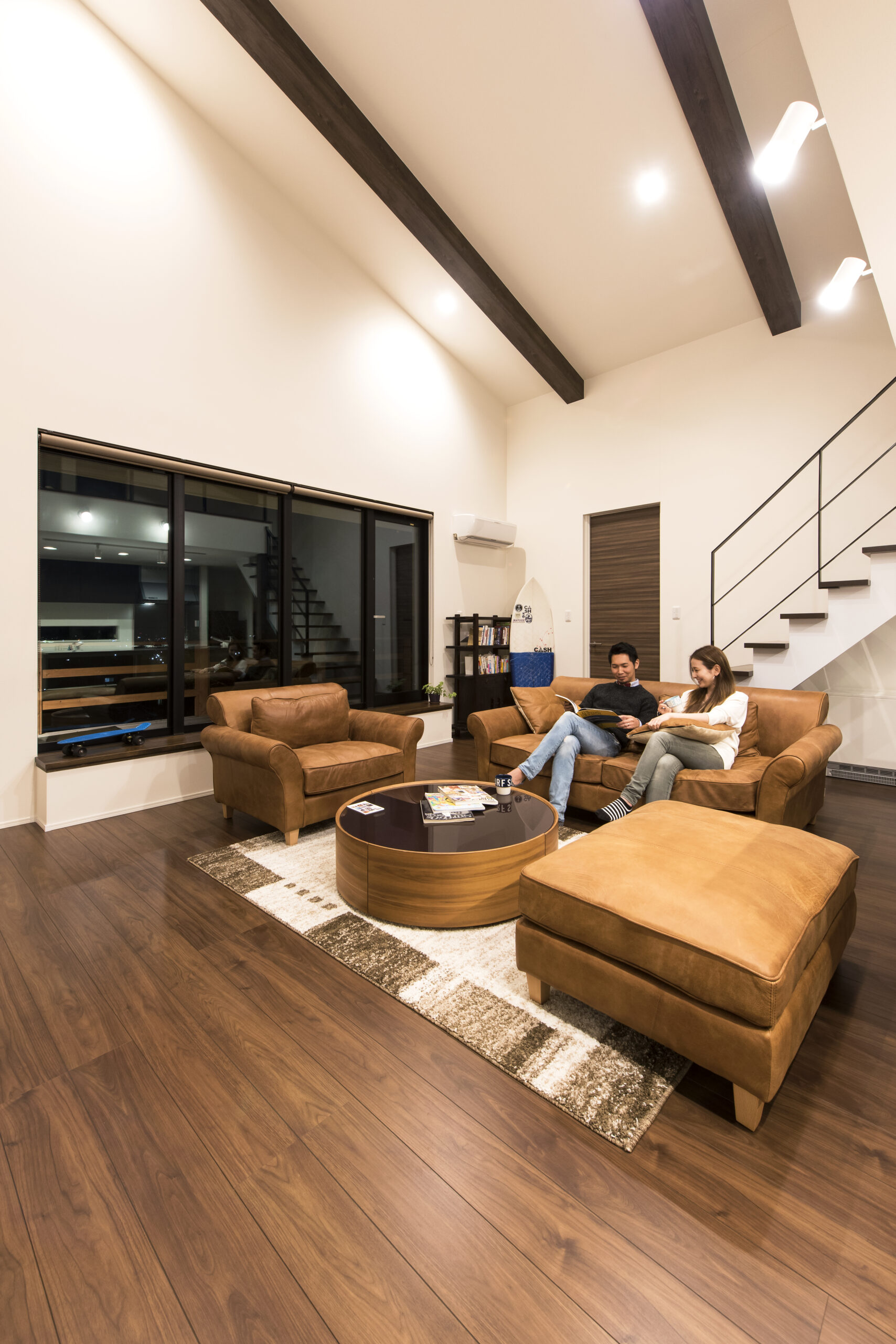 バルコニーから景色を楽しむことができる家