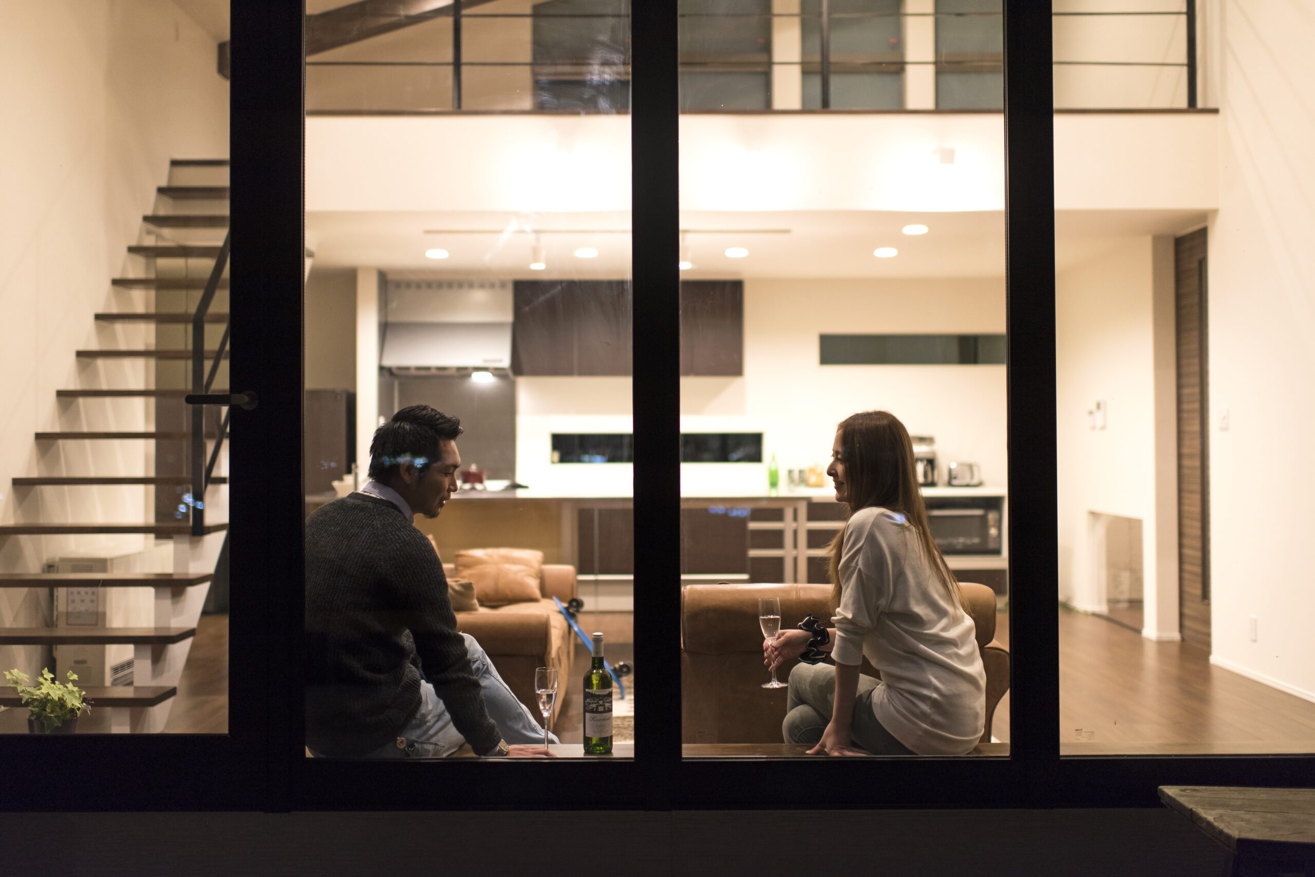 バルコニーから景色を楽しむことができる家